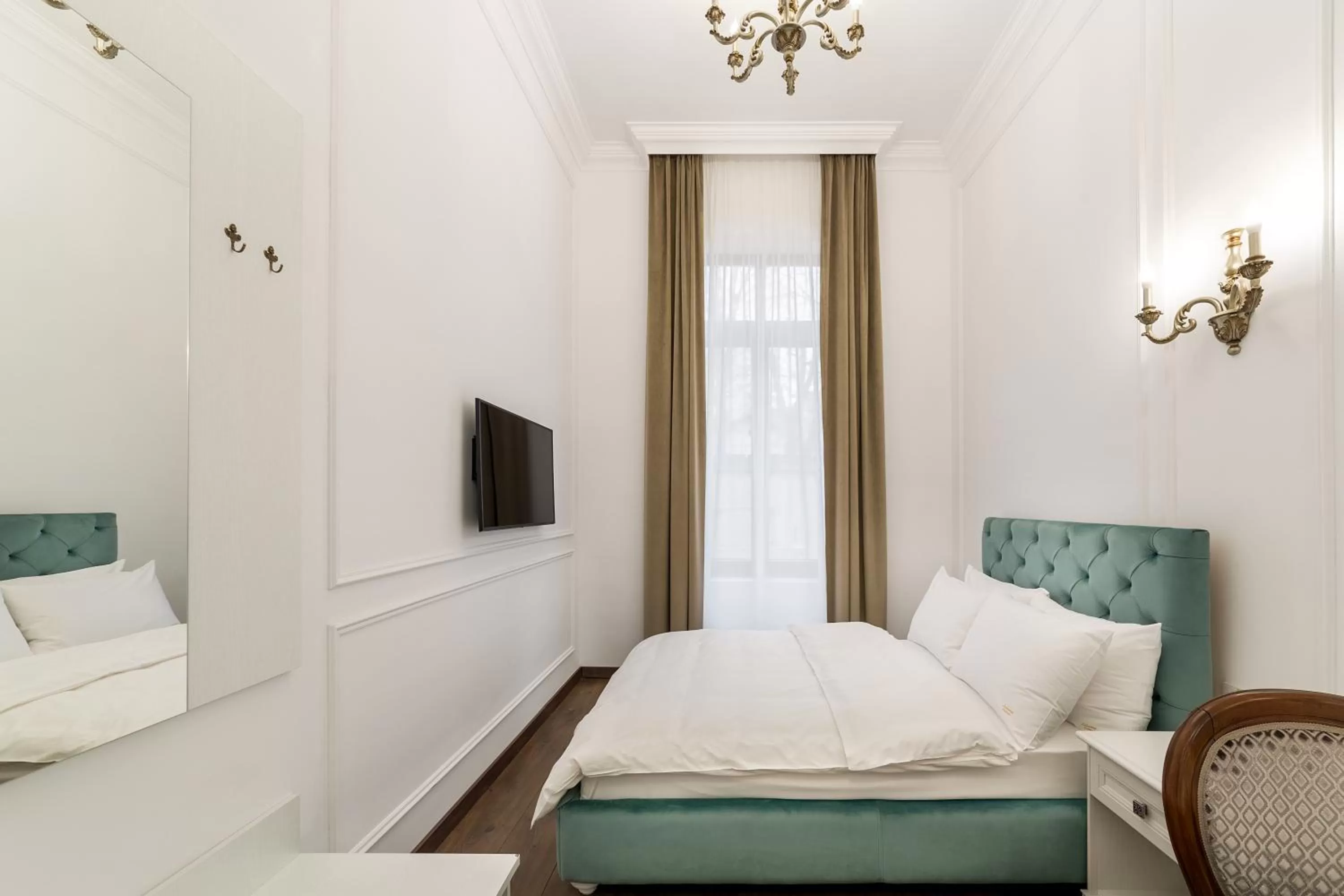 Photo of the whole room, Bed in Lahovary Palace Hotel