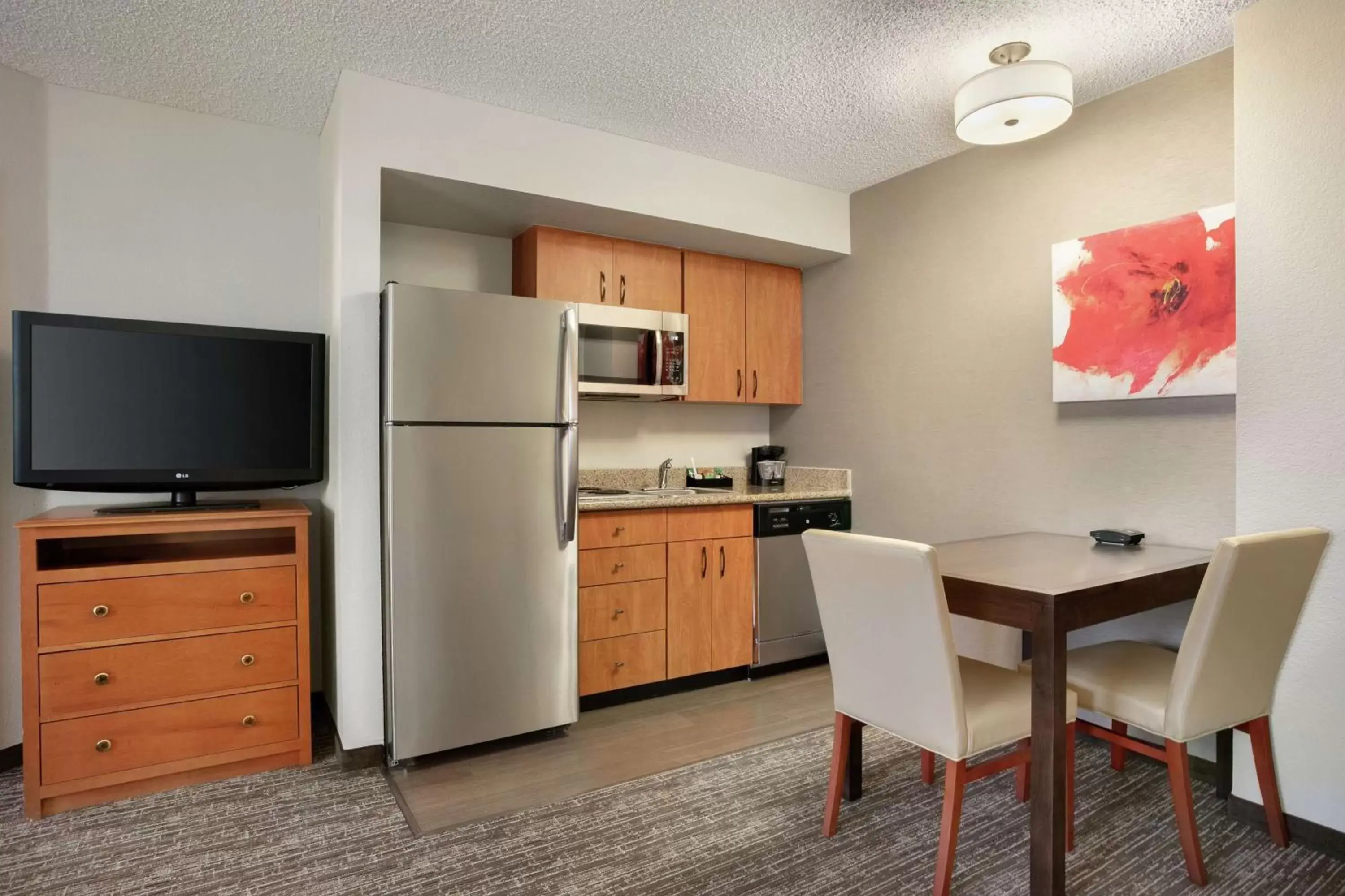 Bedroom, Kitchen/Kitchenette in Homewood Suites by Hilton Phoenix-Chandler