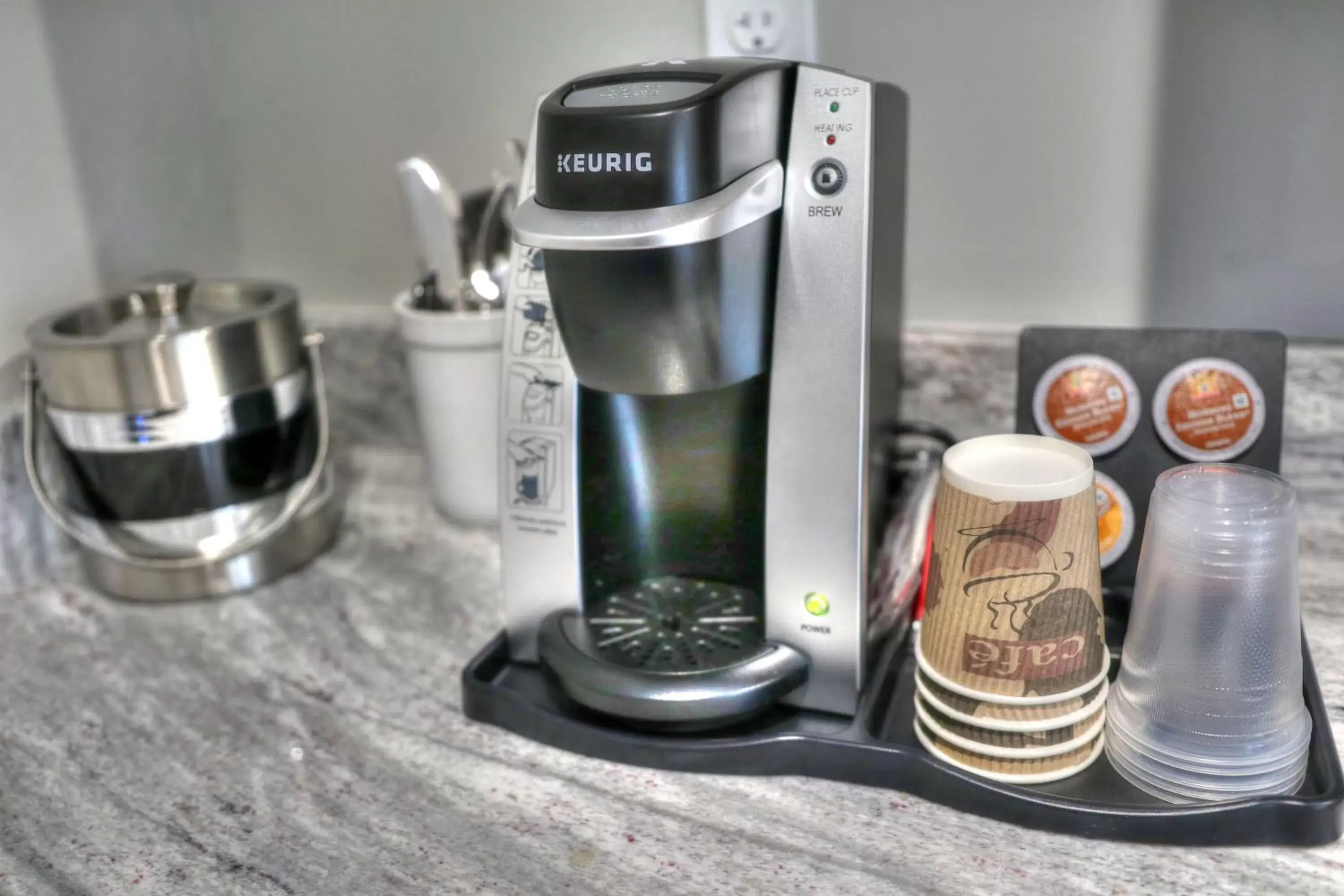 Coffee/tea facilities in River Edge Inn