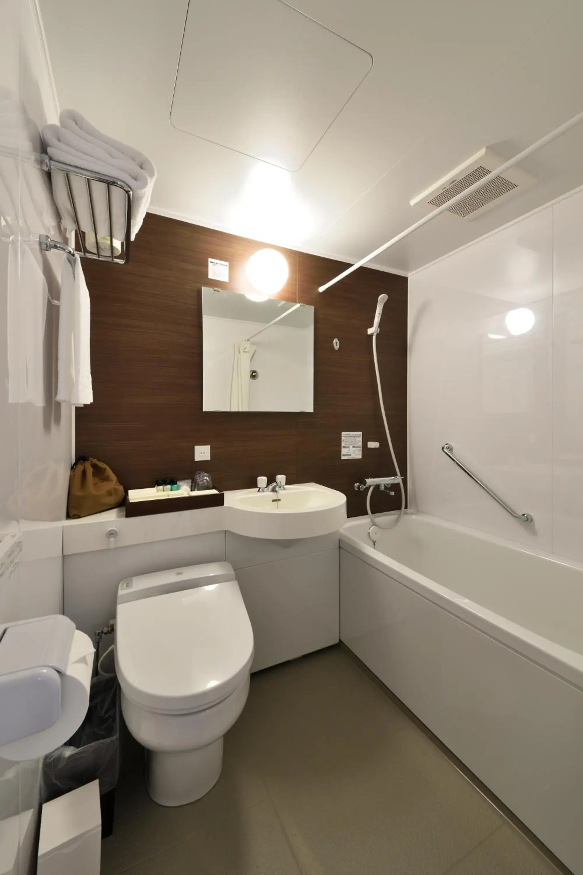 Shower, Bathroom in Hotel Azat Naha