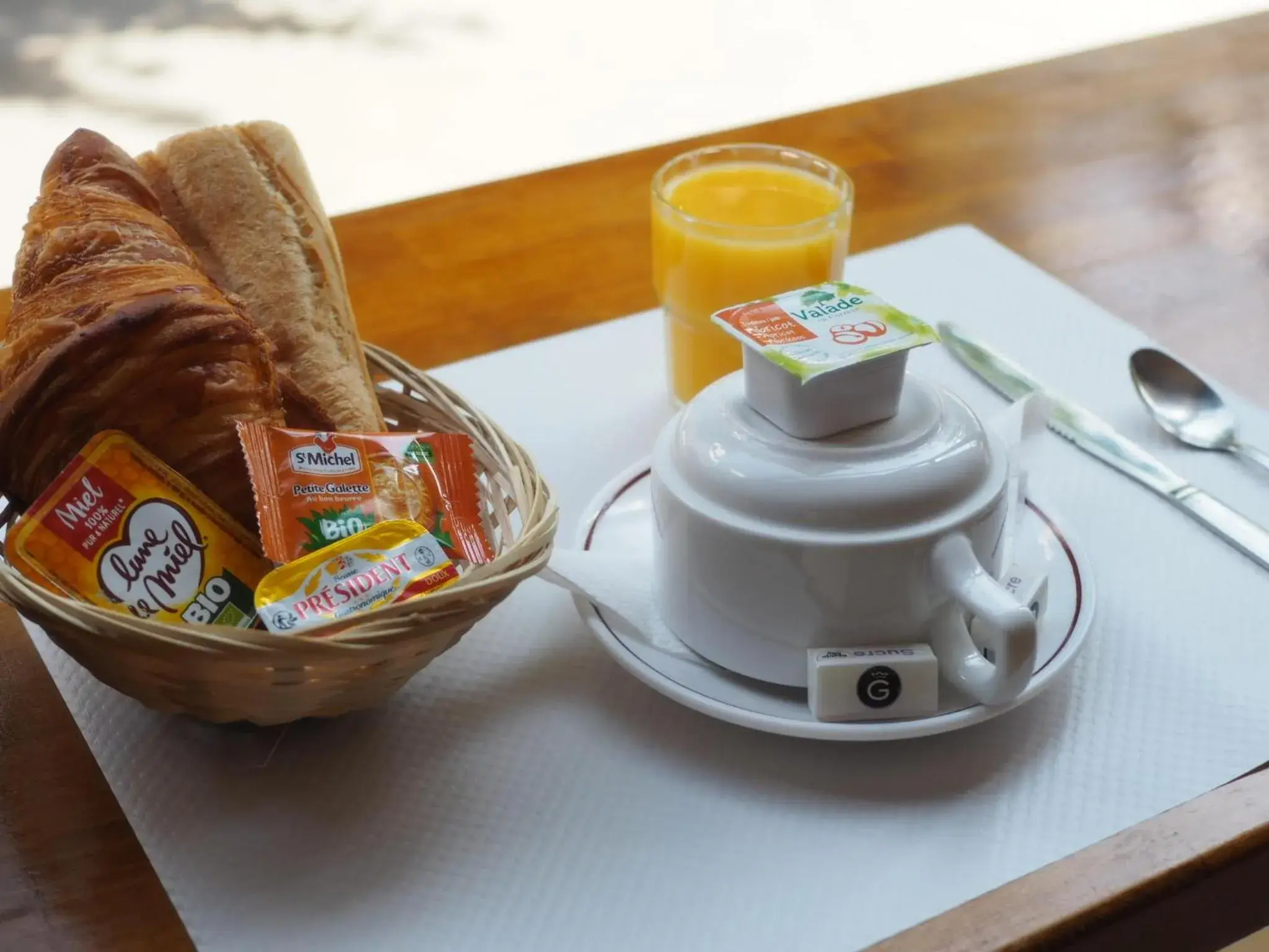 Breakfast in Hotel Ferney République