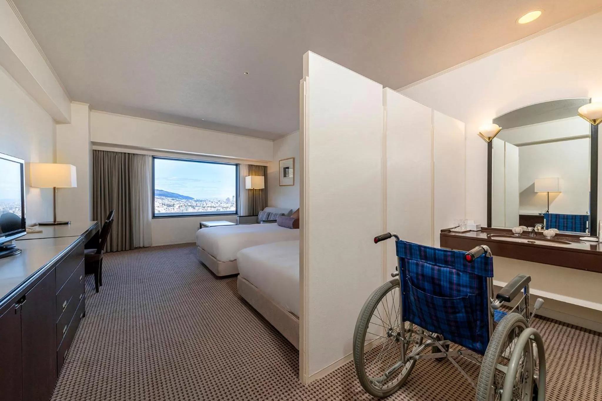 Photo of the whole room, Bed in ANA Crowne Plaza Kobe by IHG