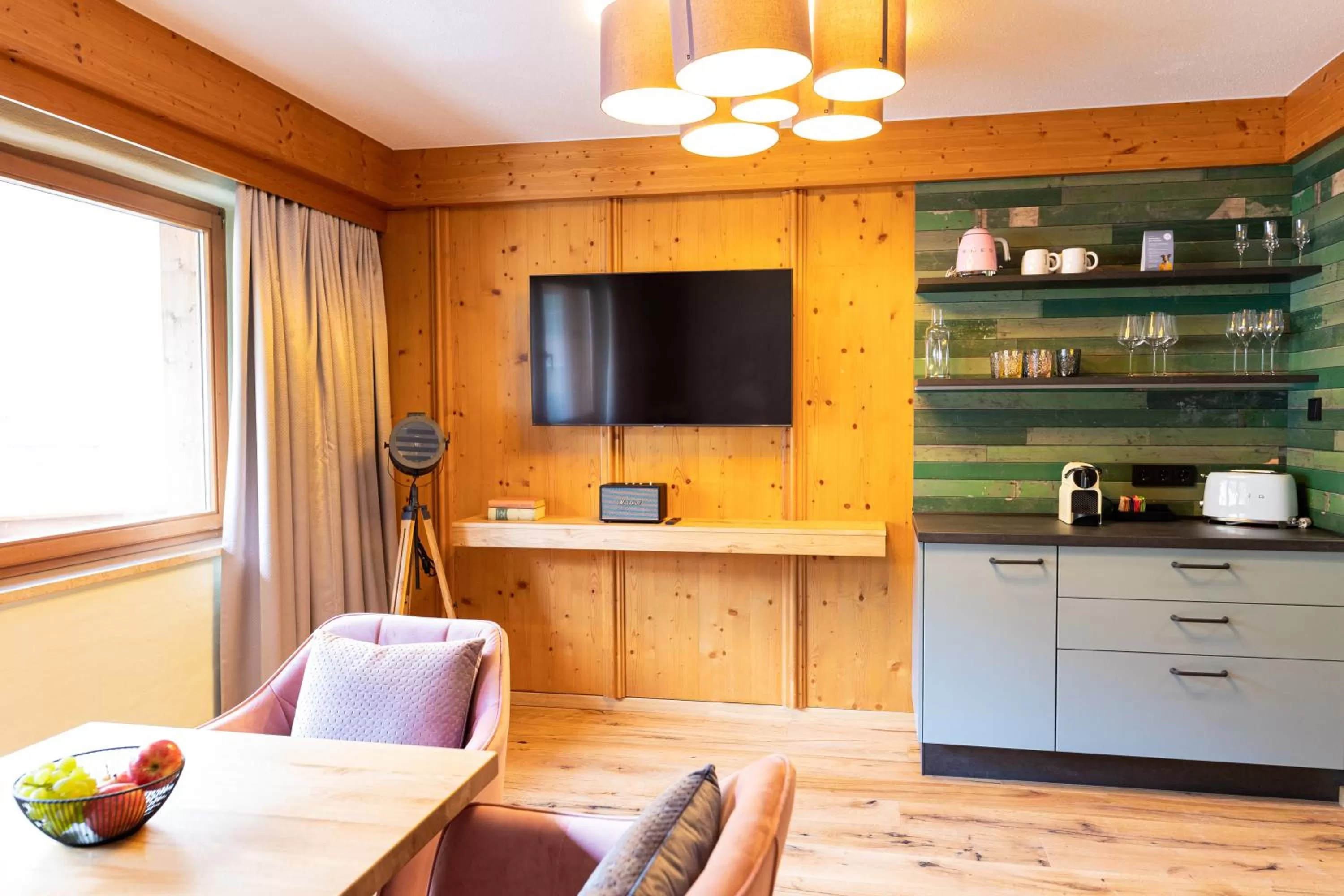 TV and multimedia in Wellness Aparthotel "Lechlife" incl Pool - 400m zum LIFT