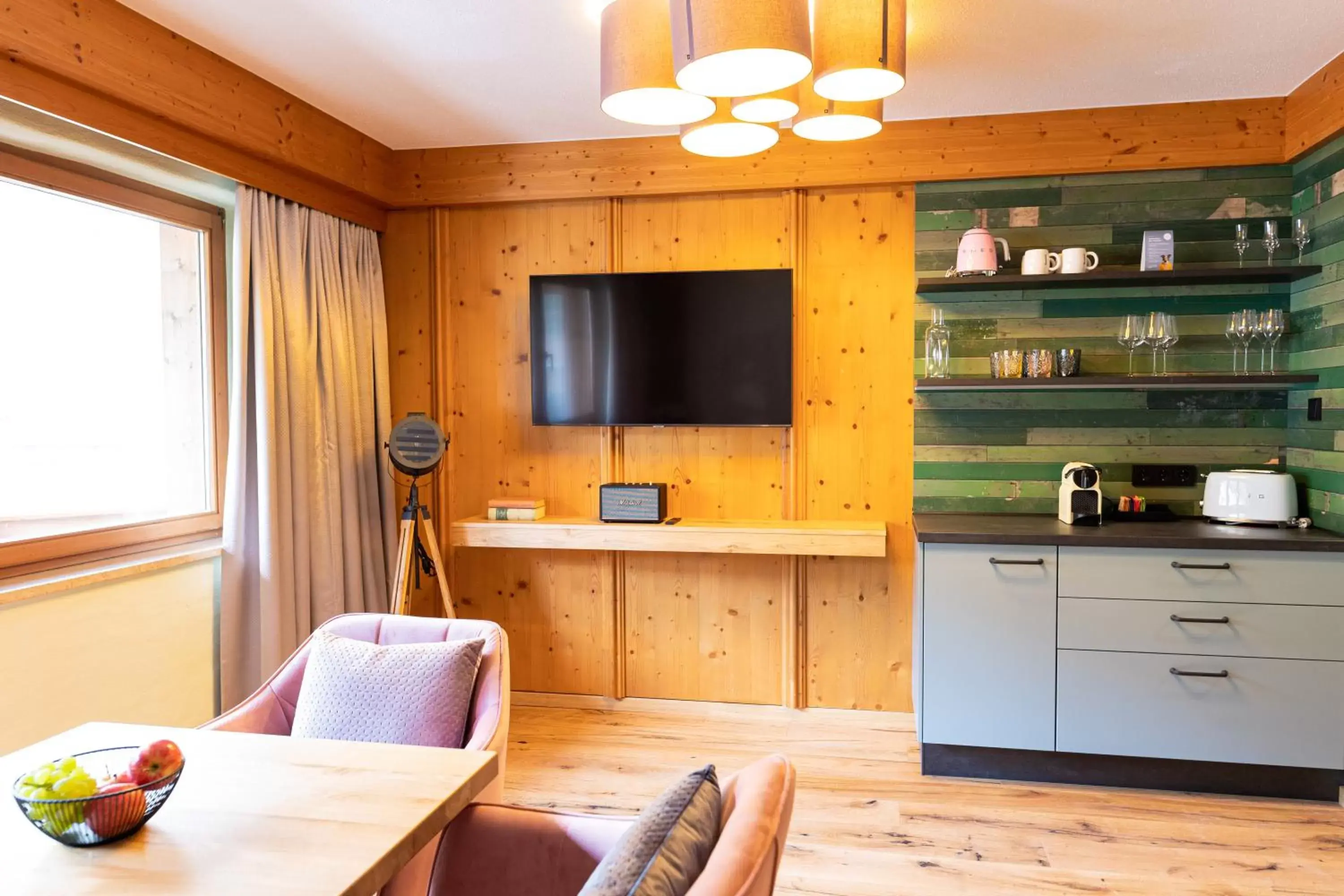 Deluxe Studio in Wellness Aparthotel "Lechlife" incl Pool - 400m zum LIFT Deluxe Studio in Wellness Aparthotel "Lechlife" incl Pool - 400m zum LIFT