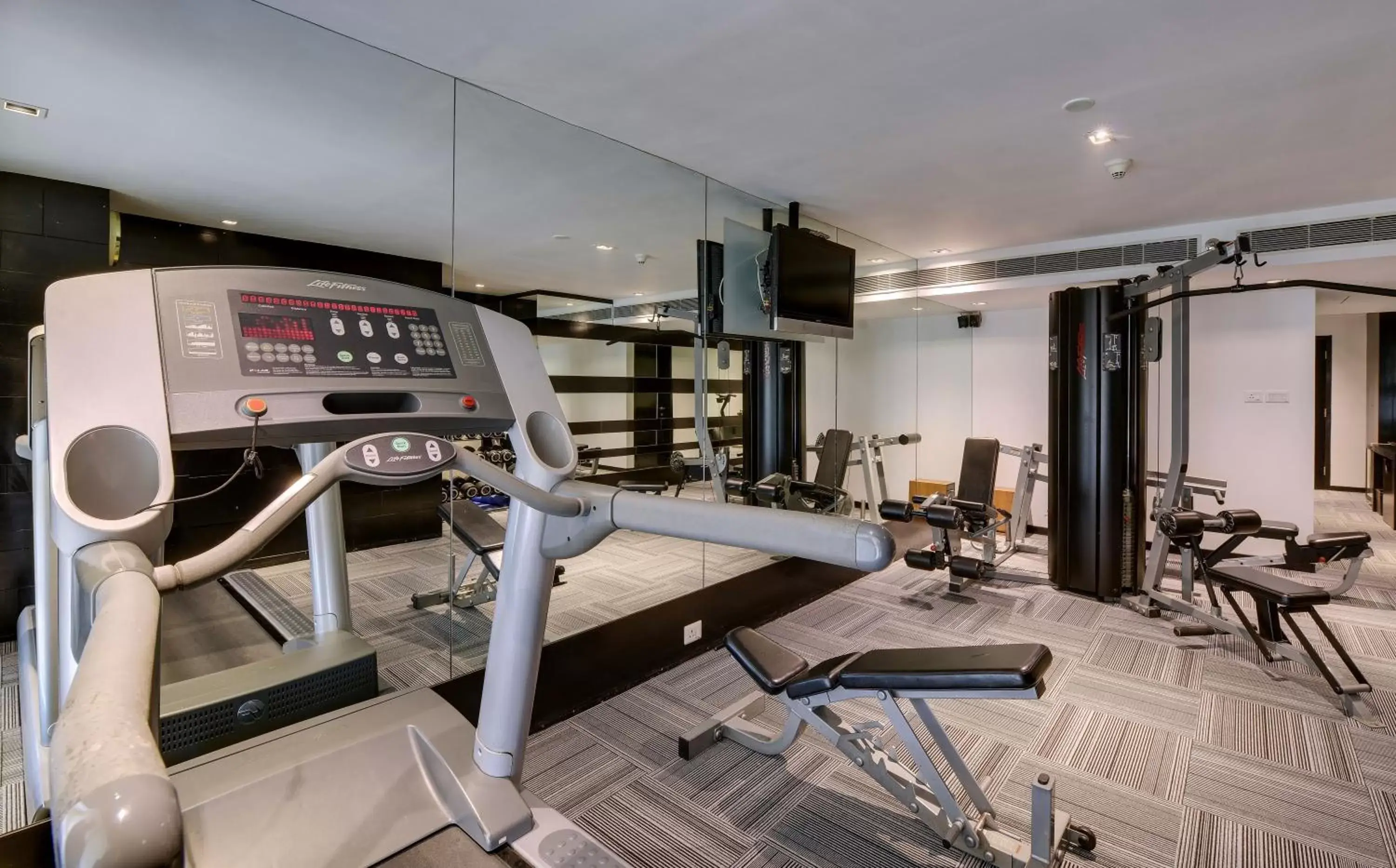 Fitness centre/facilities, Fitness Center/Facilities in Svelte Hotel and Personal Suites