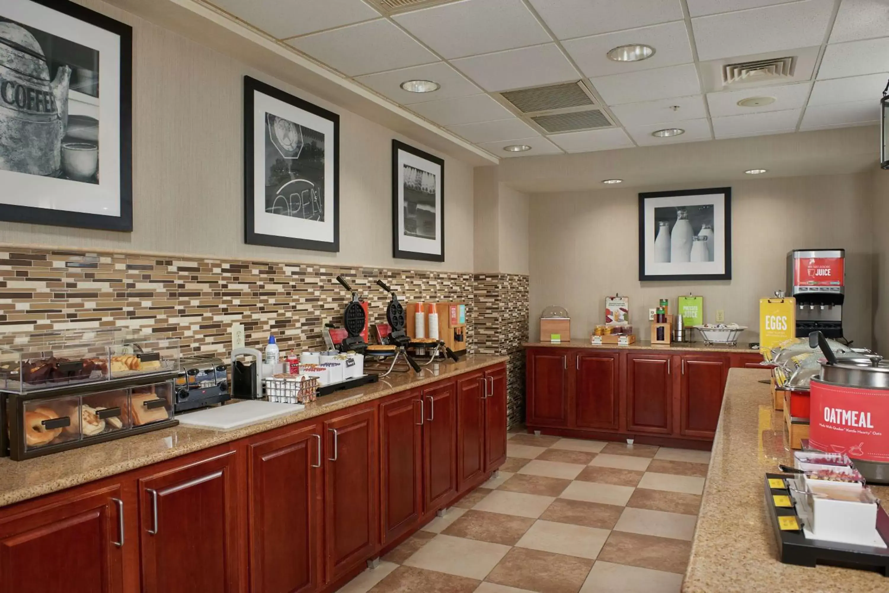 Breakfast, Restaurant/Places to Eat in Hampton Inn & Suites Phoenix-Surprise
