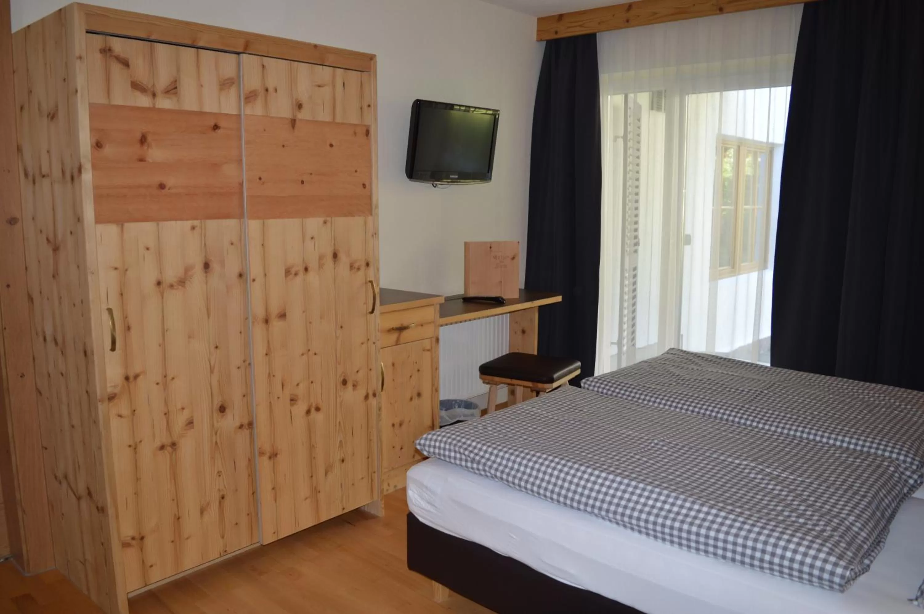 Photo of the whole room, Bed in Gasthof zum Stern