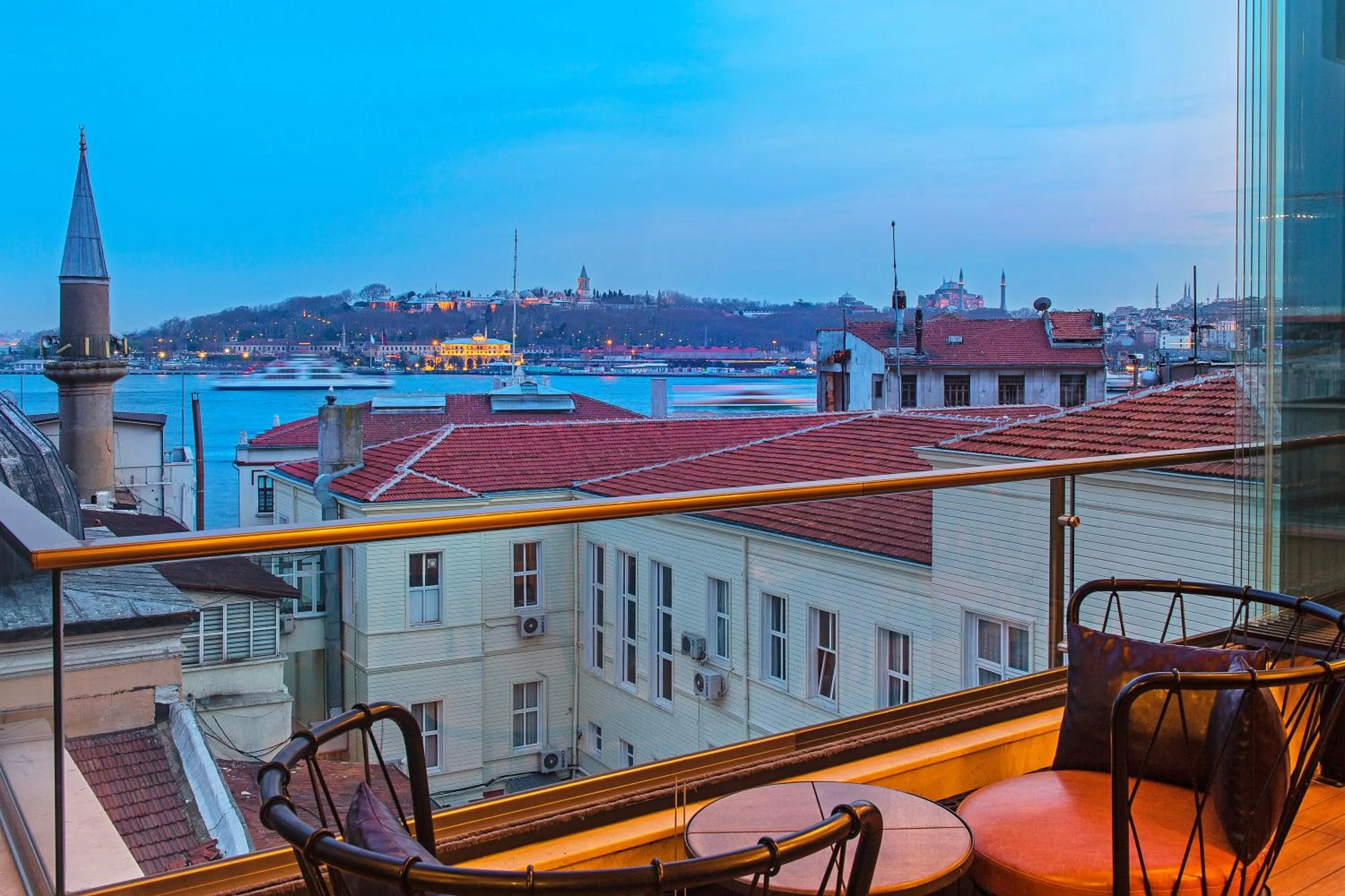 Restaurant/places to eat in Ada Karakoy Hotel - Special Category
