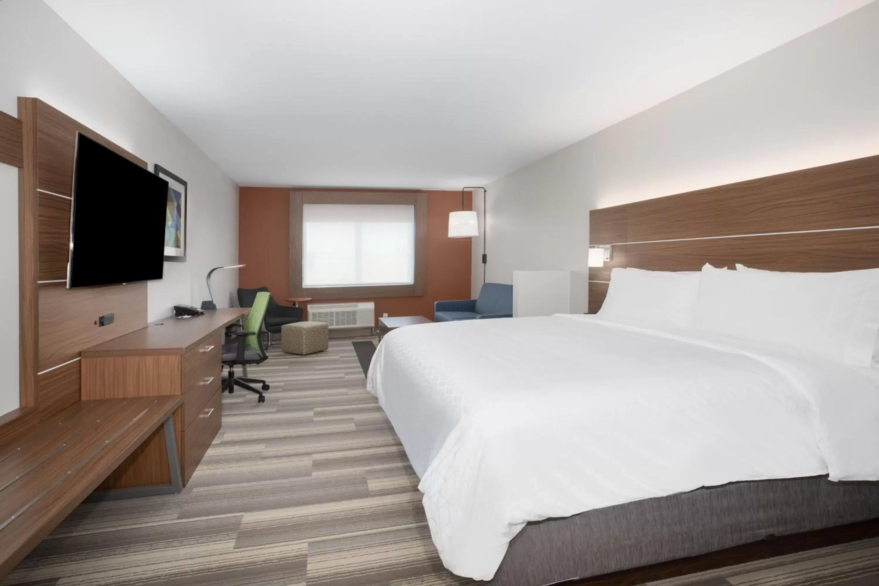 Bedroom, Bed in Holiday Inn Express & Suites Sioux City North - Event Center, an IHG Hotel