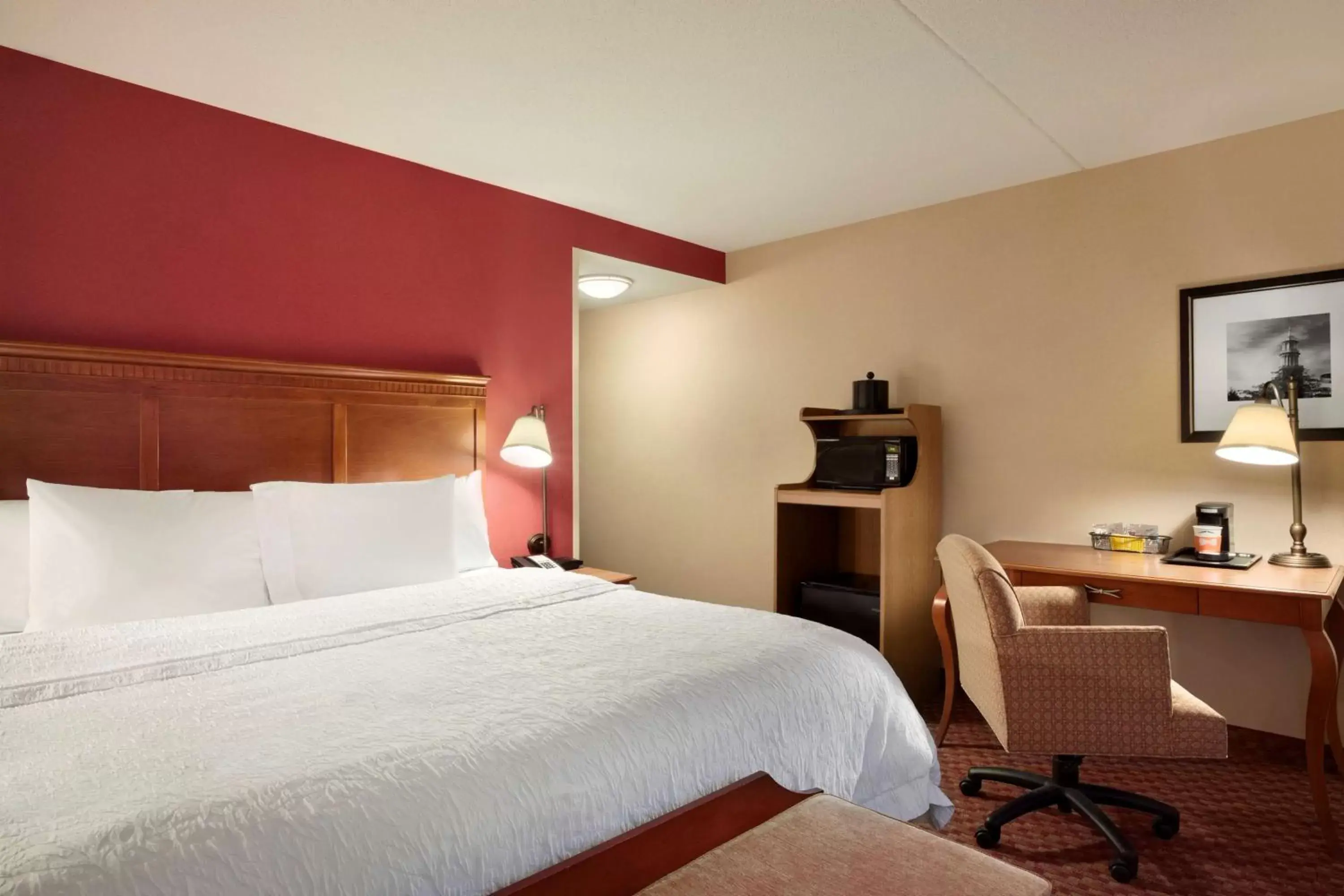 Bed in Hampton Inn & Suites East Hartford