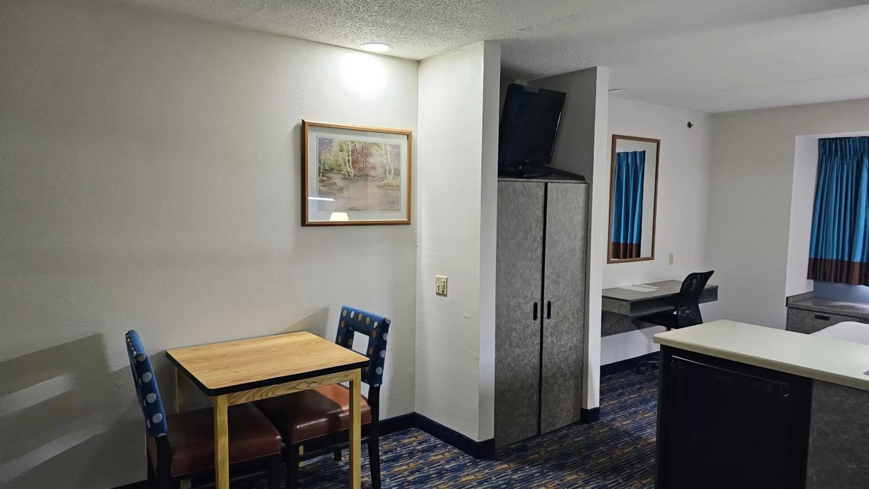 Photo of the whole room, TV/Entertainment Center in SureStay Hotel by Best Western Marienville