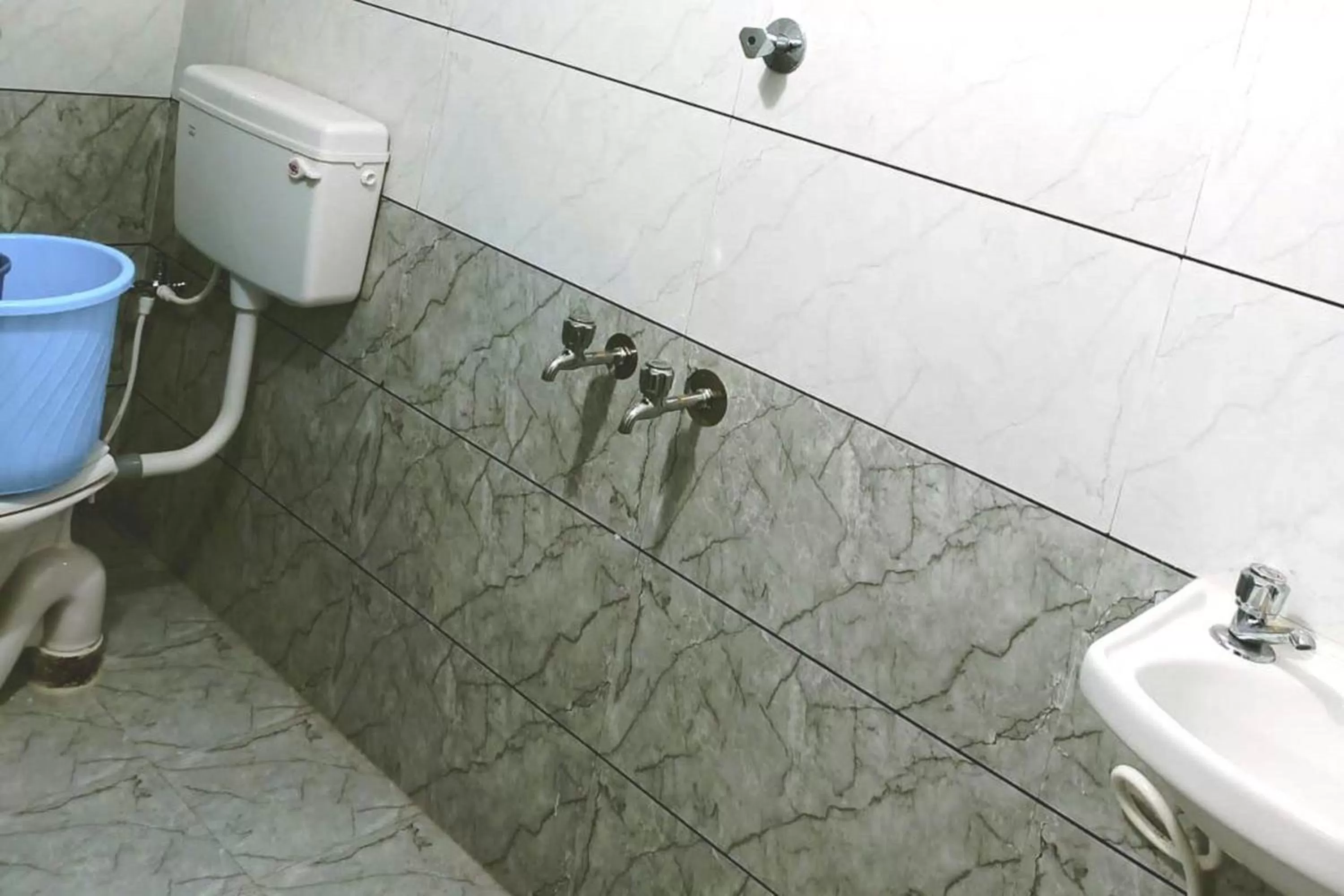 Bathroom in Silver Cloud Hotel Sholinganallur