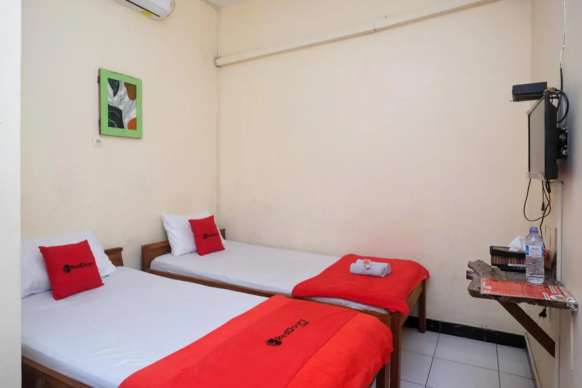 Bed in RedDoorz Syariah near Akmil Magelang