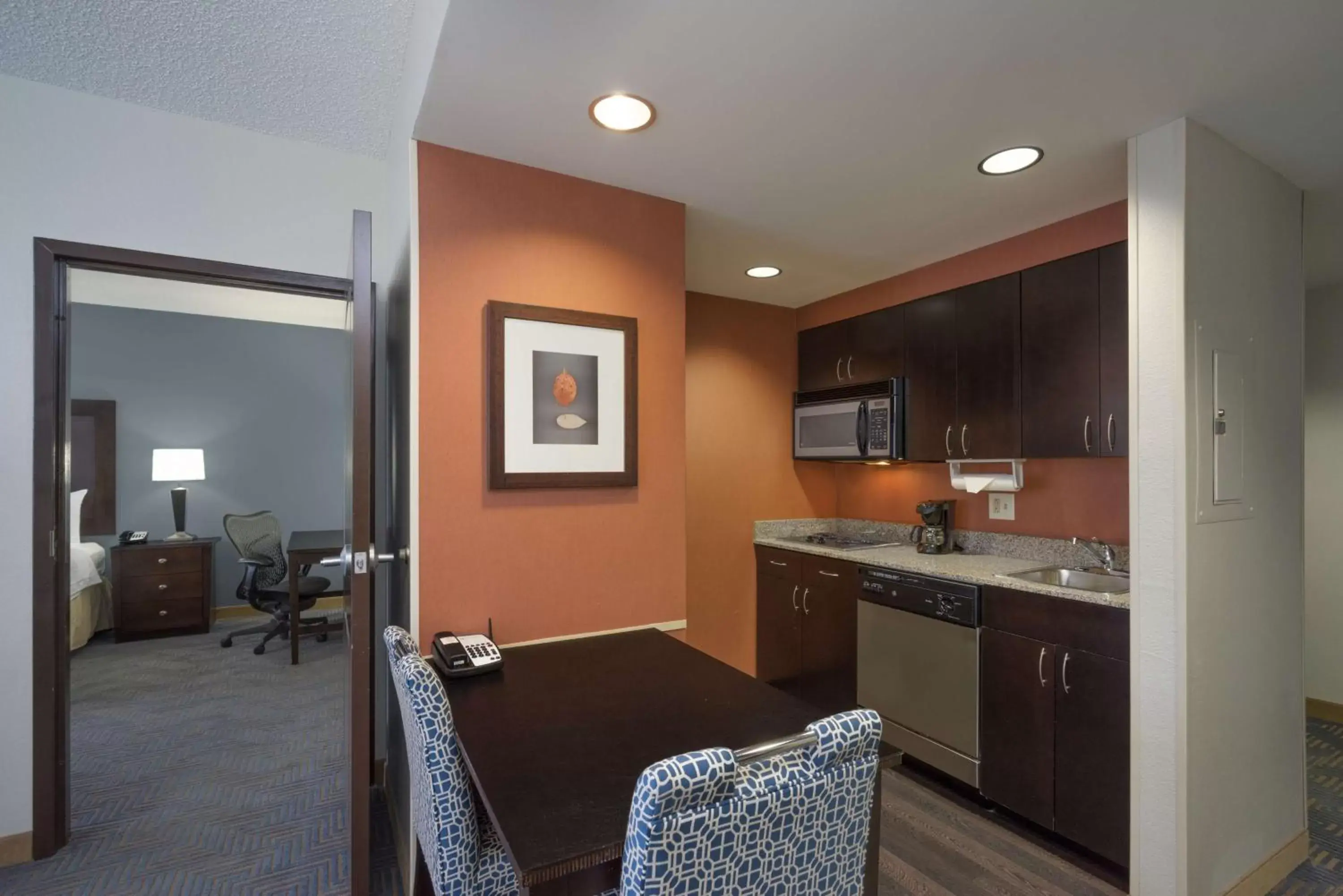 Bed, Kitchen/Kitchenette in Homewood Suites by Hilton Louisville-East