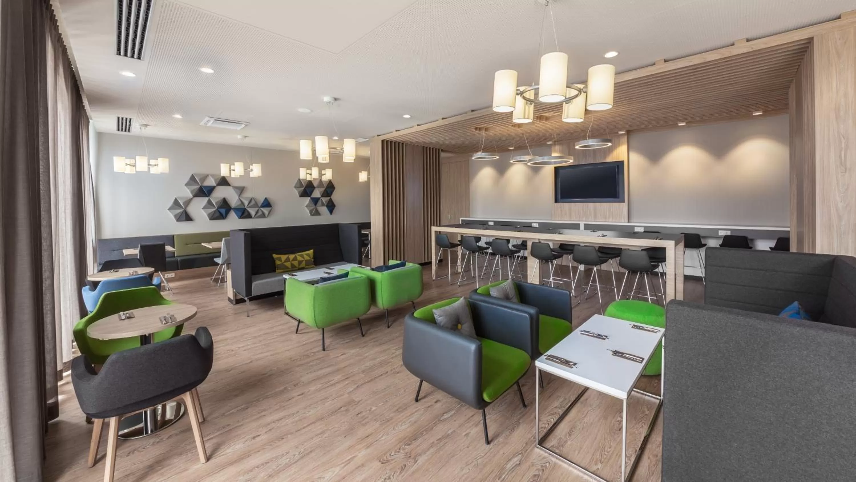 Restaurant/places to eat in Holiday Inn Express Munich - City East by IHG