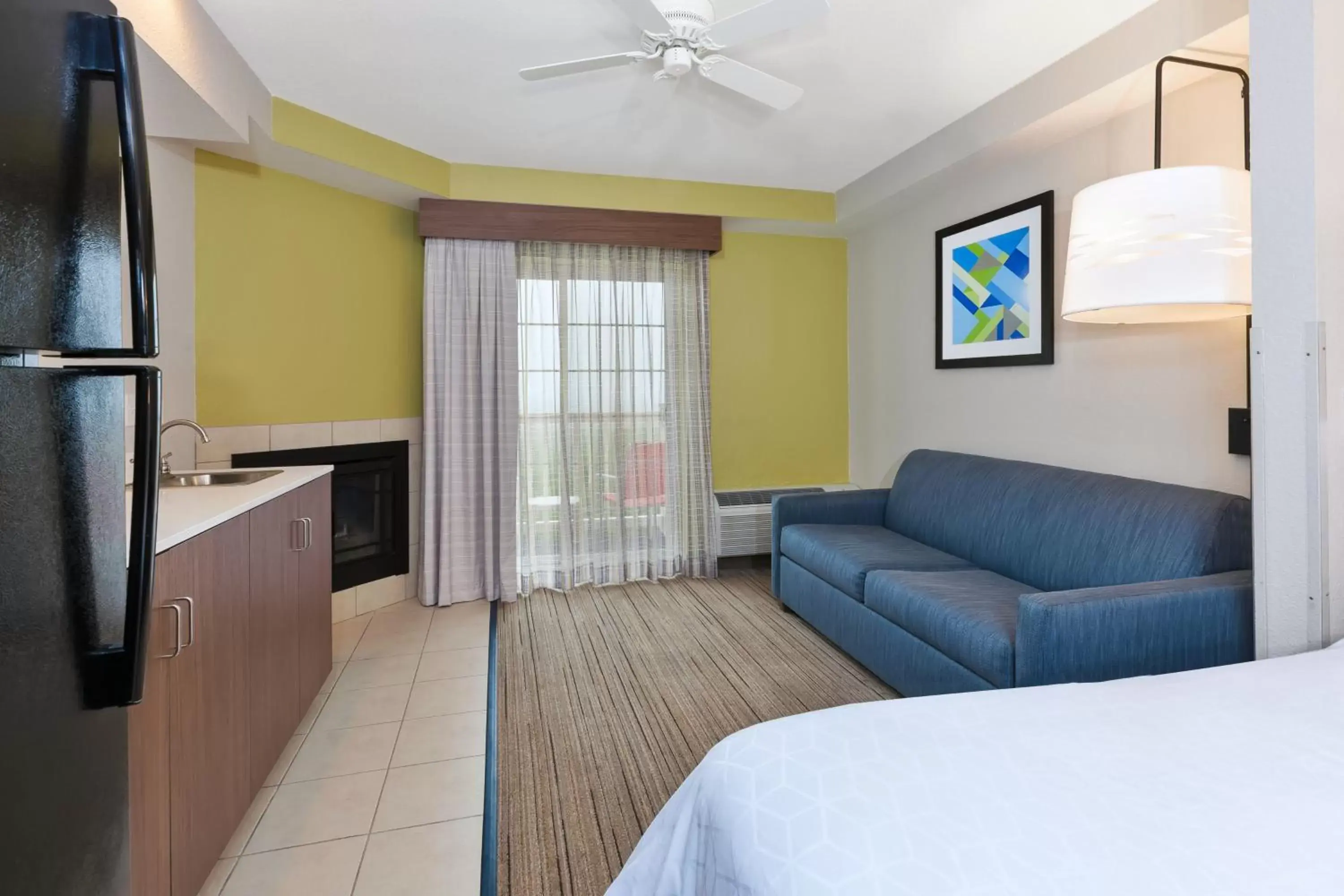 Photo of the whole room, Seating Area in Holiday Inn Express Hotel & Suites Petoskey, an IHG Hotel