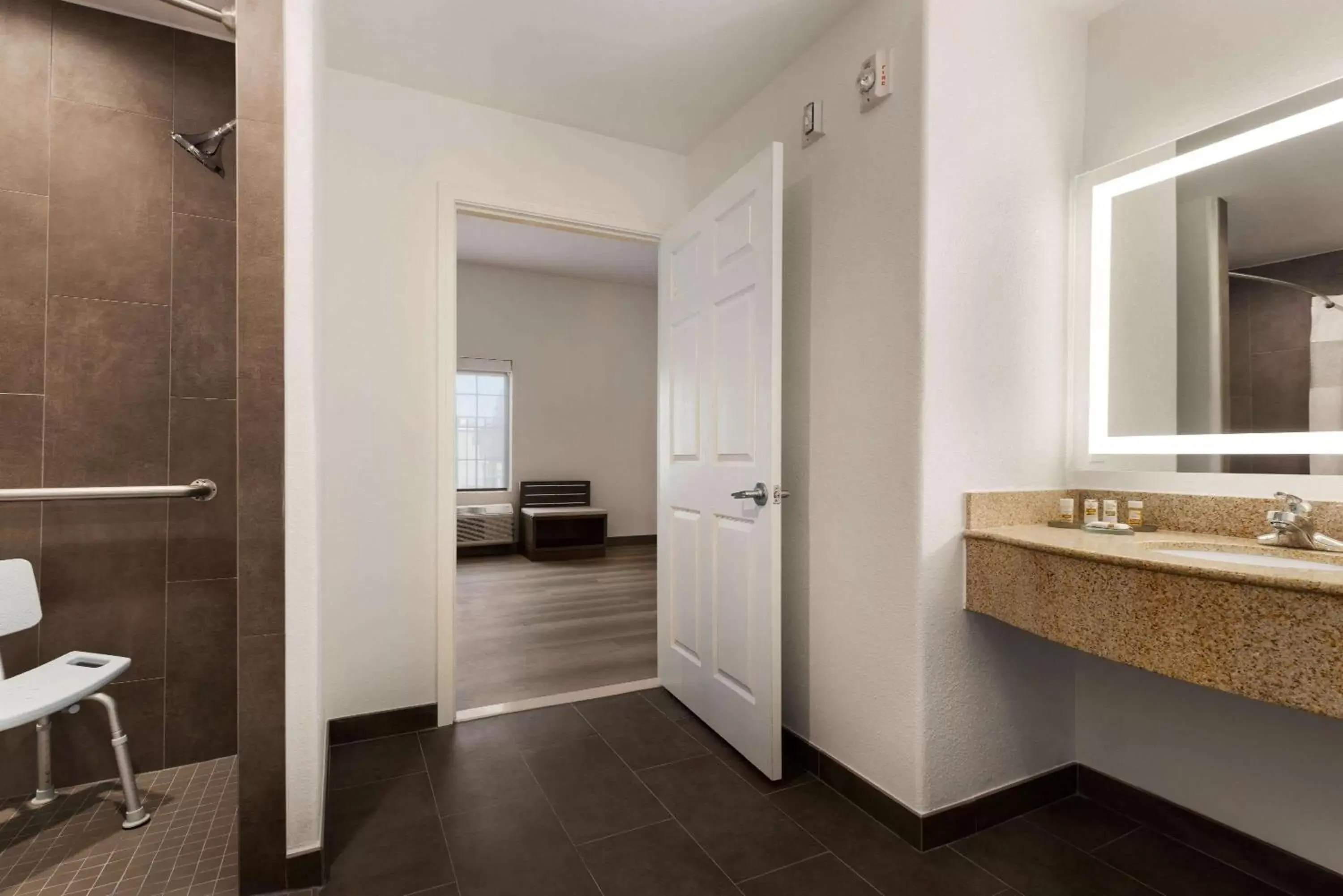 Shower, Bathroom in La Quinta by Wyndham Port Arthur