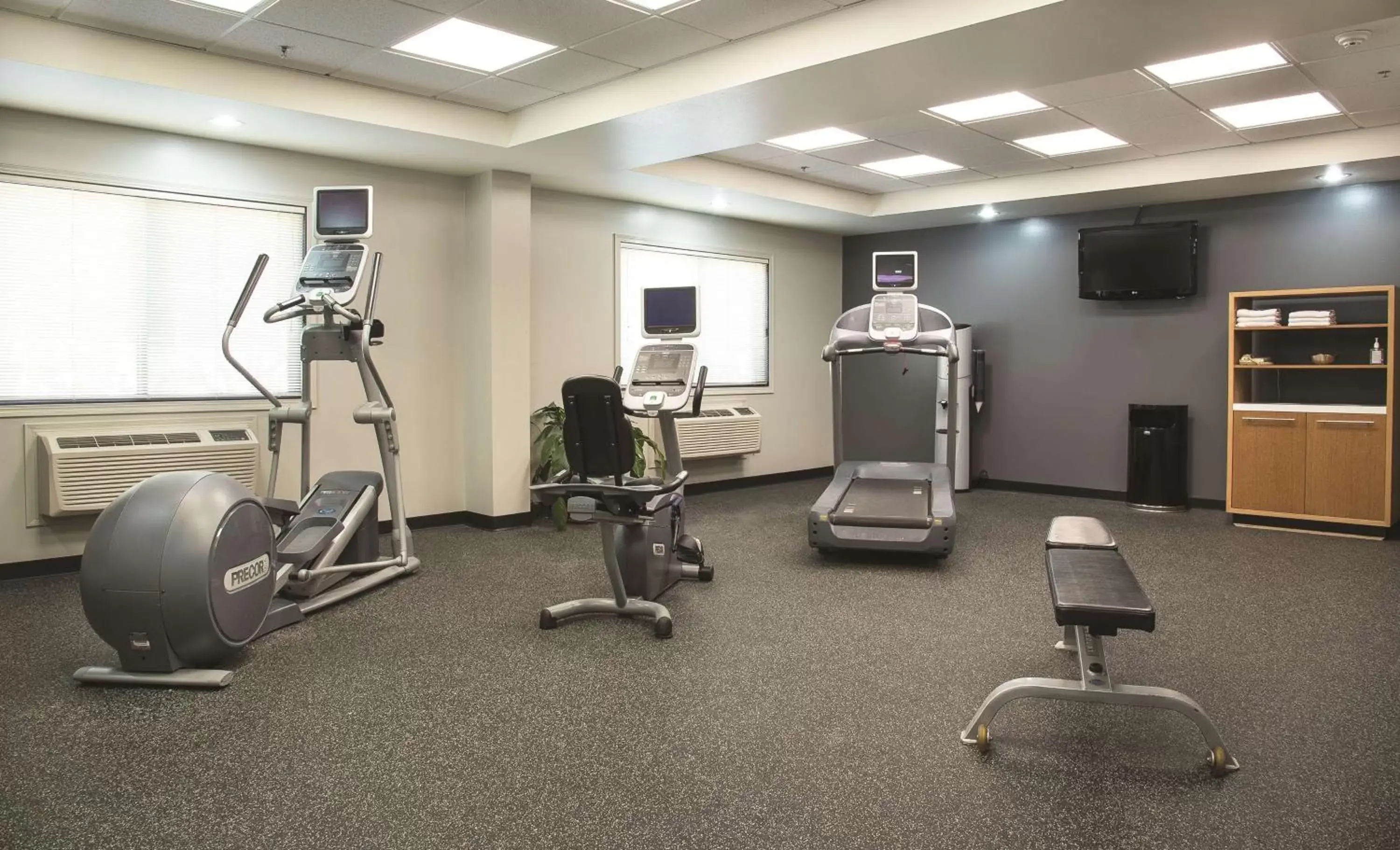Fitness centre/facilities, Fitness Center/Facilities in DoubleTree by Hilton Racine Harbourwalk
