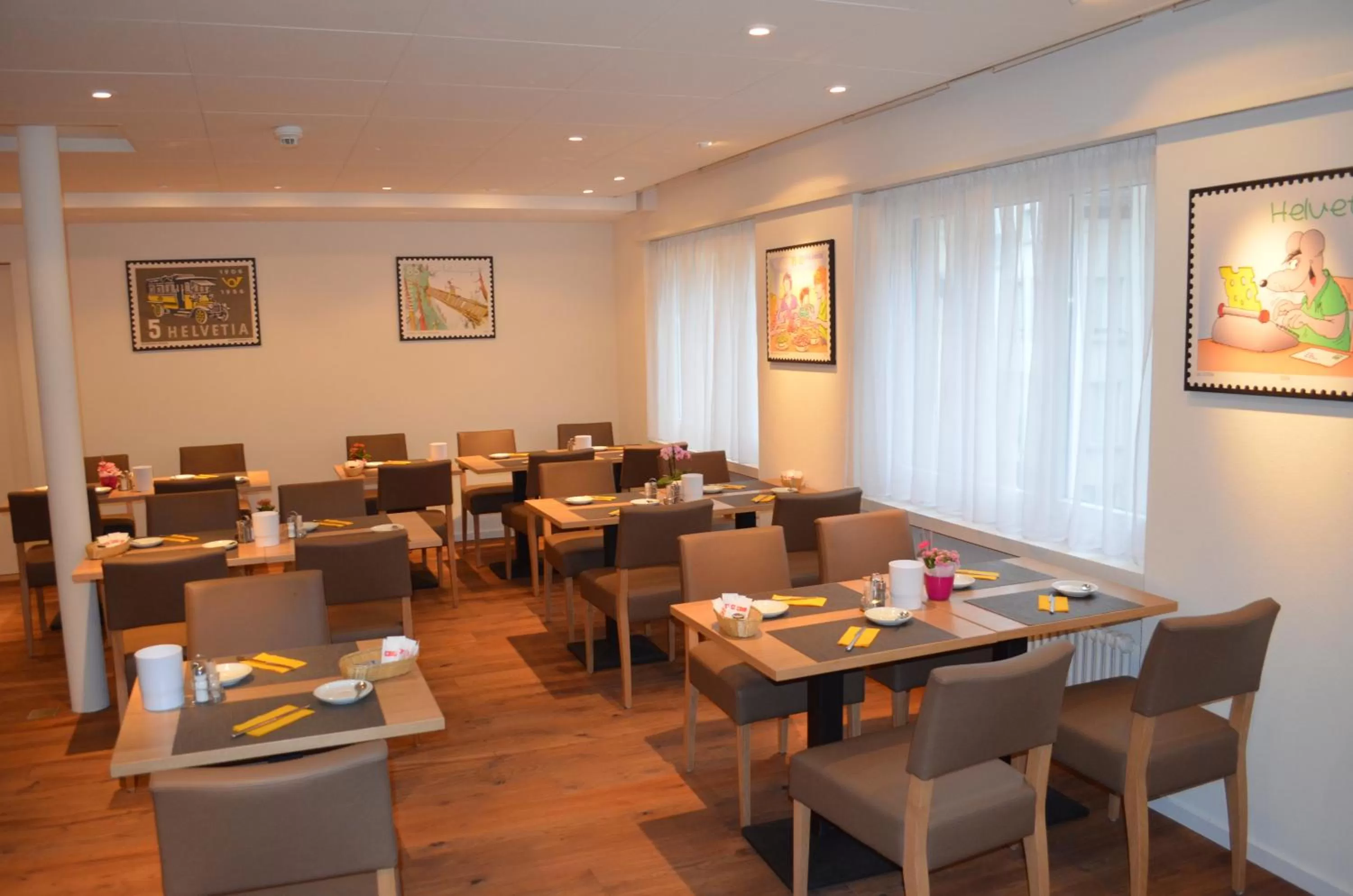 Restaurant/places to eat in Central Hotel Post