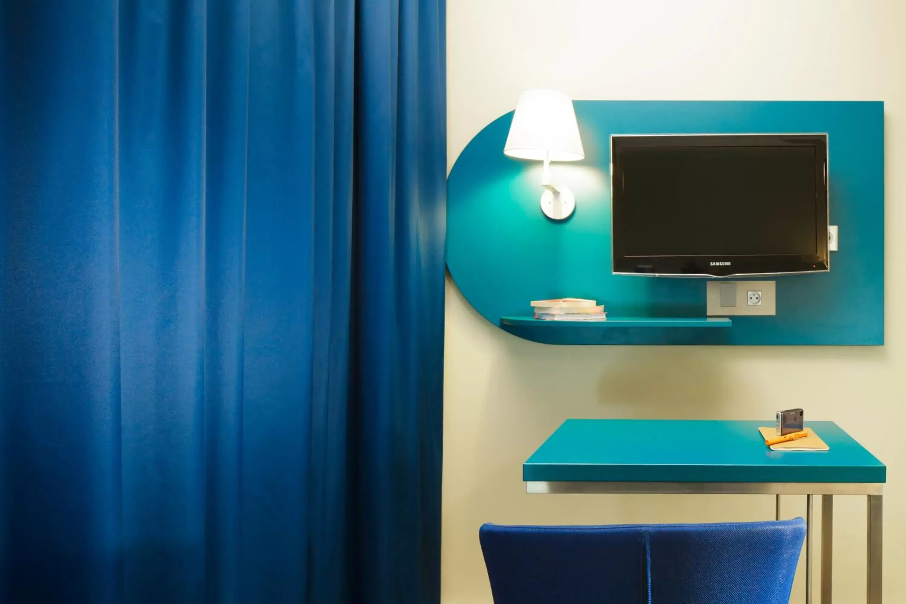TV and multimedia, TV/Entertainment Center in ibis Styles Tours Centre