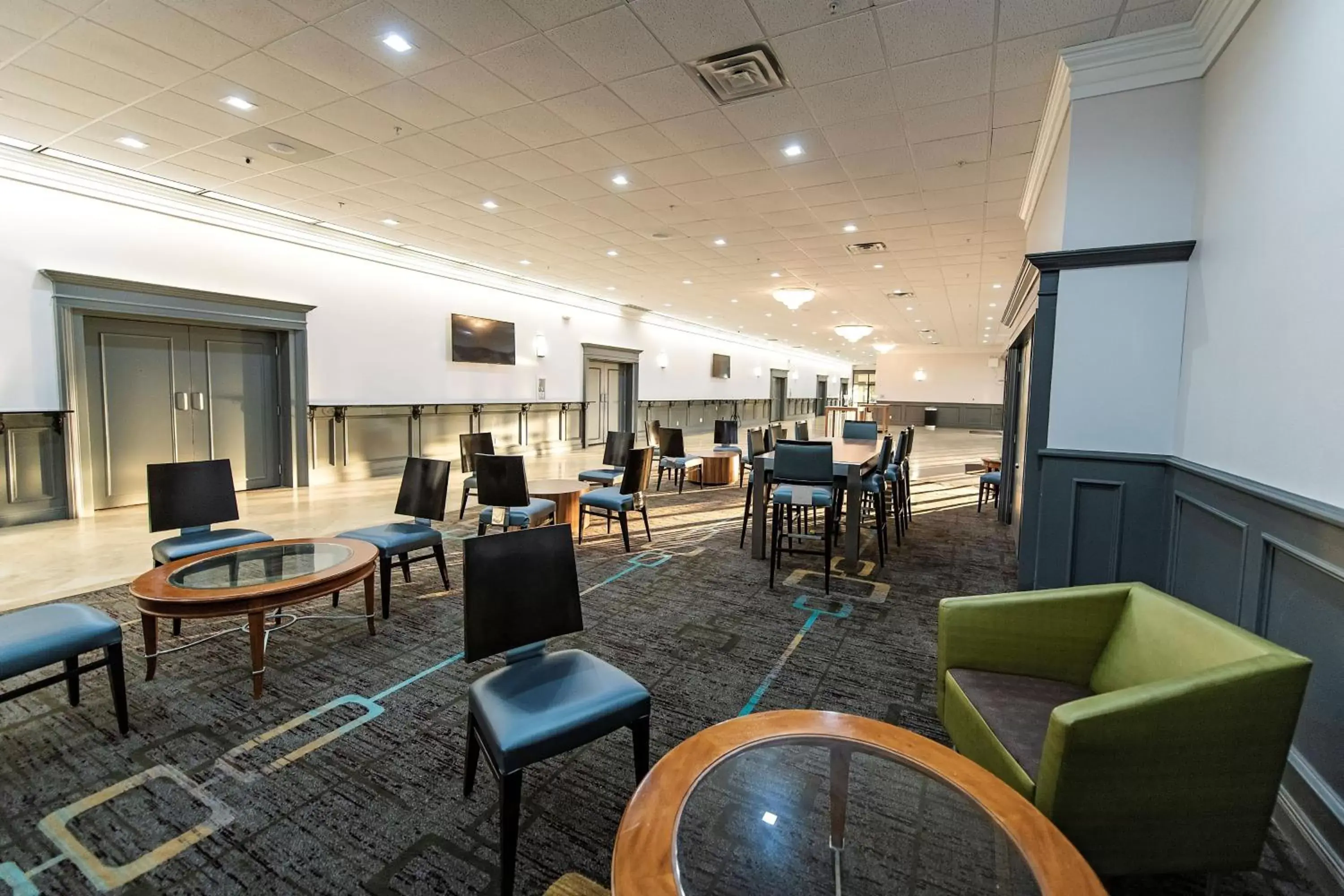 Meeting/conference room, Restaurant/Places to Eat in Avalon Hotel & Suites Alexandria