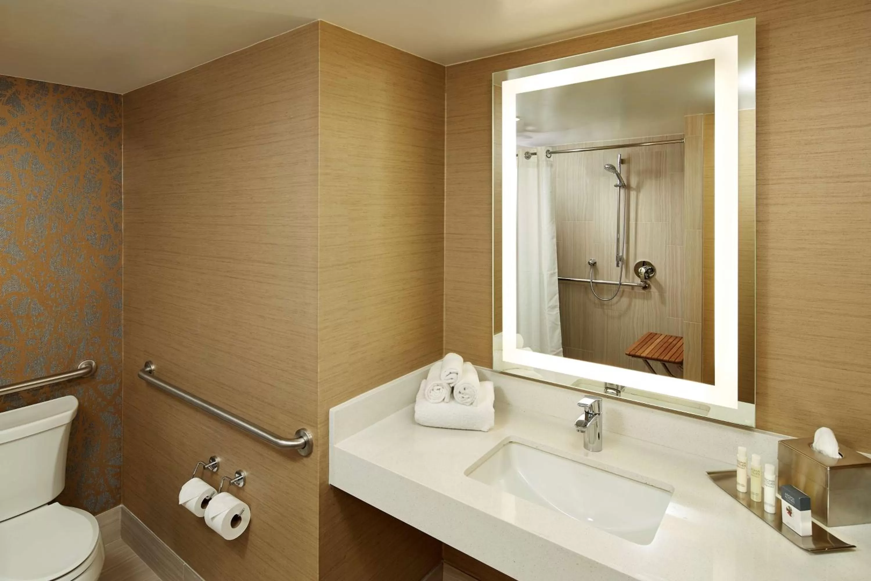 Bathroom in DoubleTree by Hilton Golf Resort Palm Springs