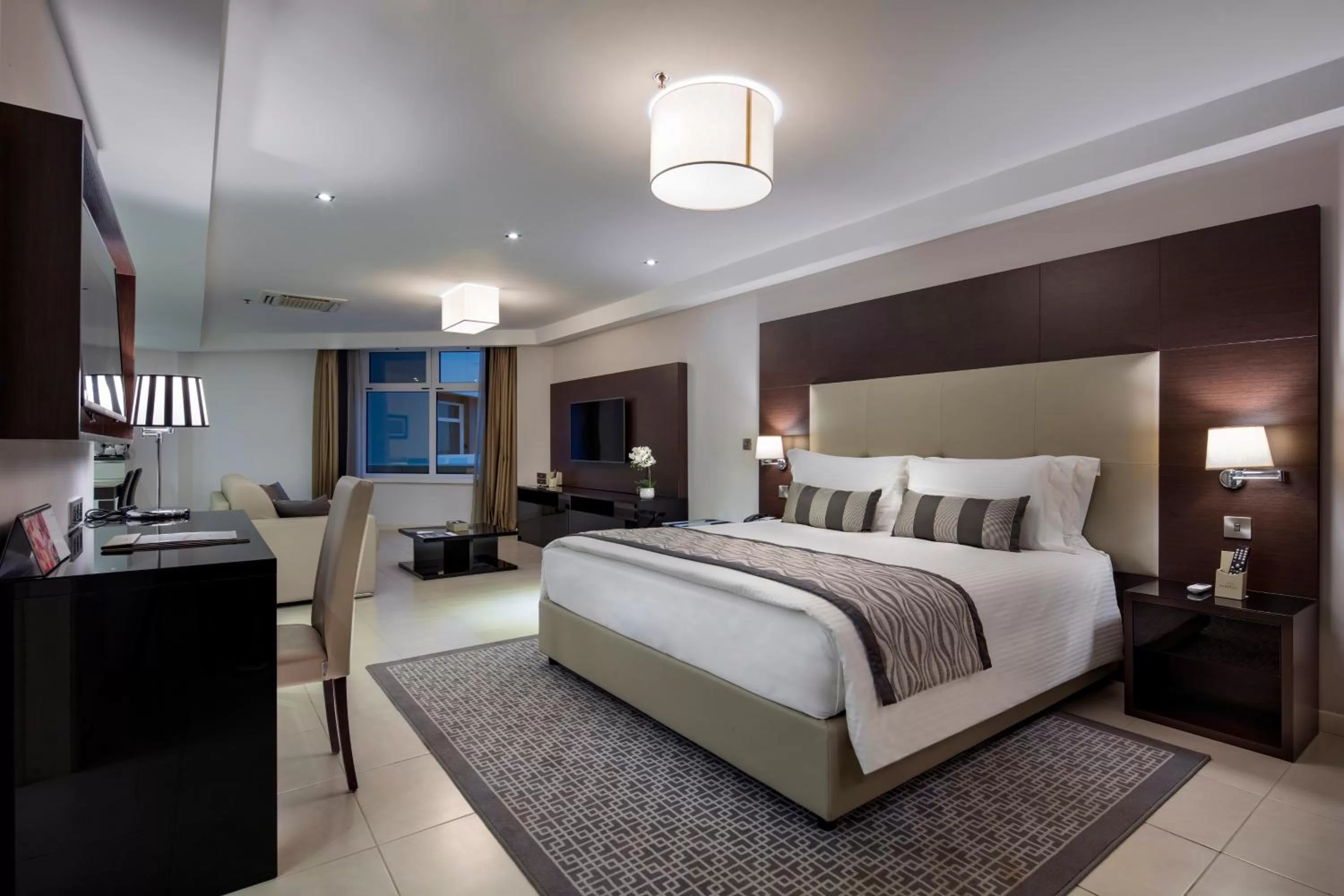 TV and multimedia, Bed in Fraser Suites Abuja