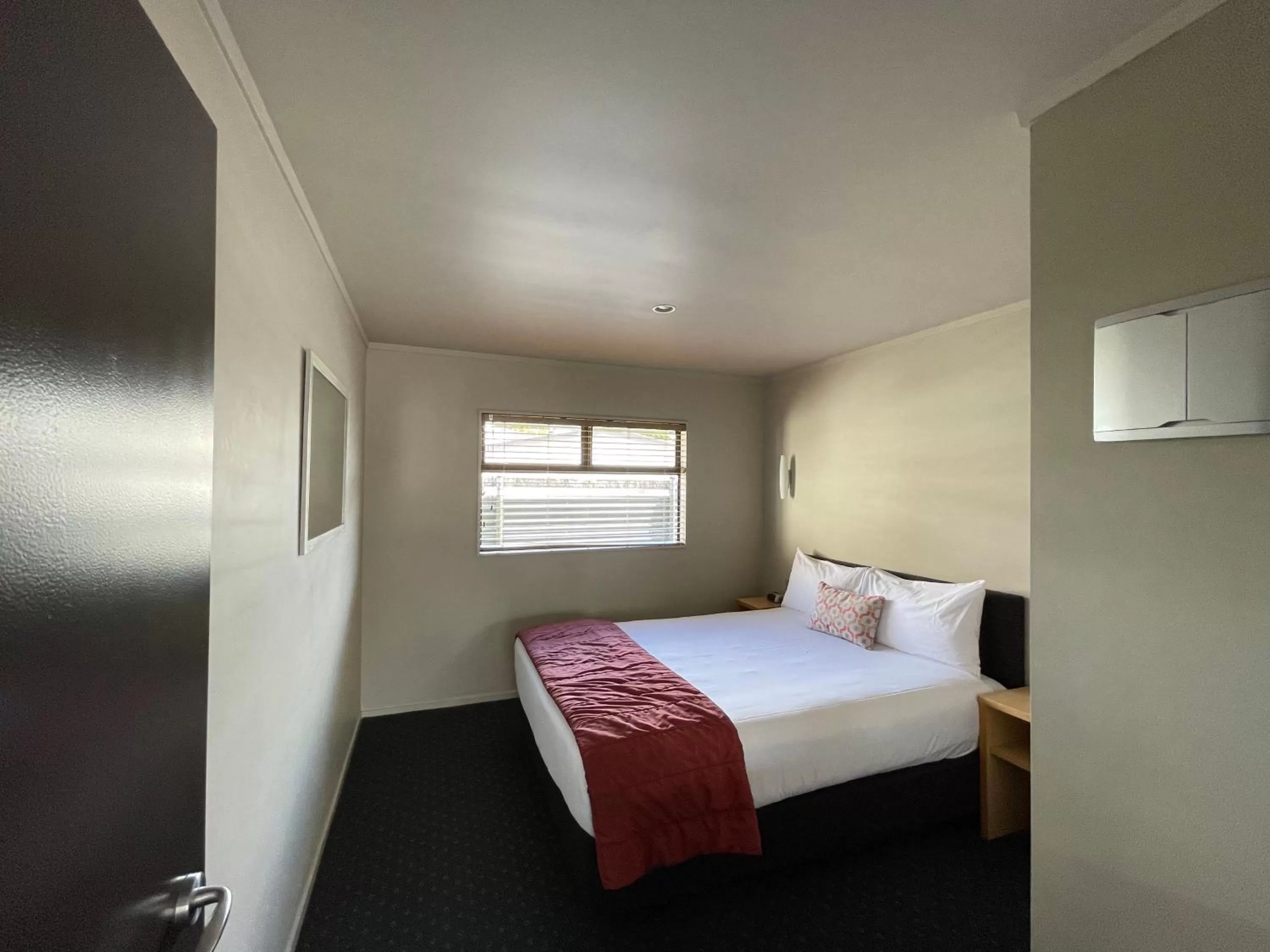 Bed in Bentleys Motor Inn