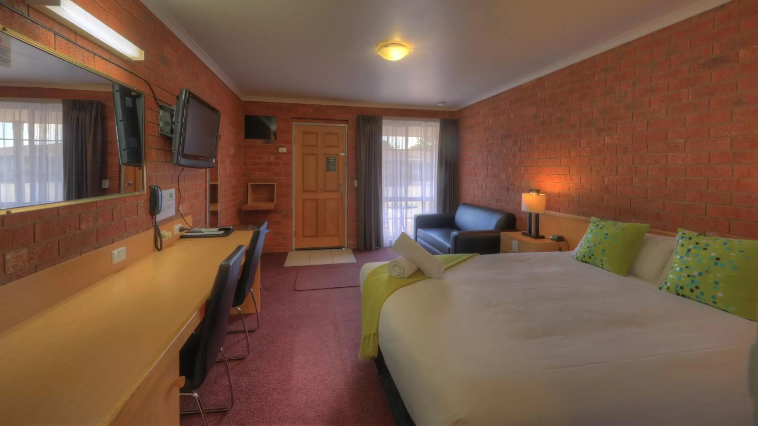 Photo of the whole room in Pevensey Motor Lodge