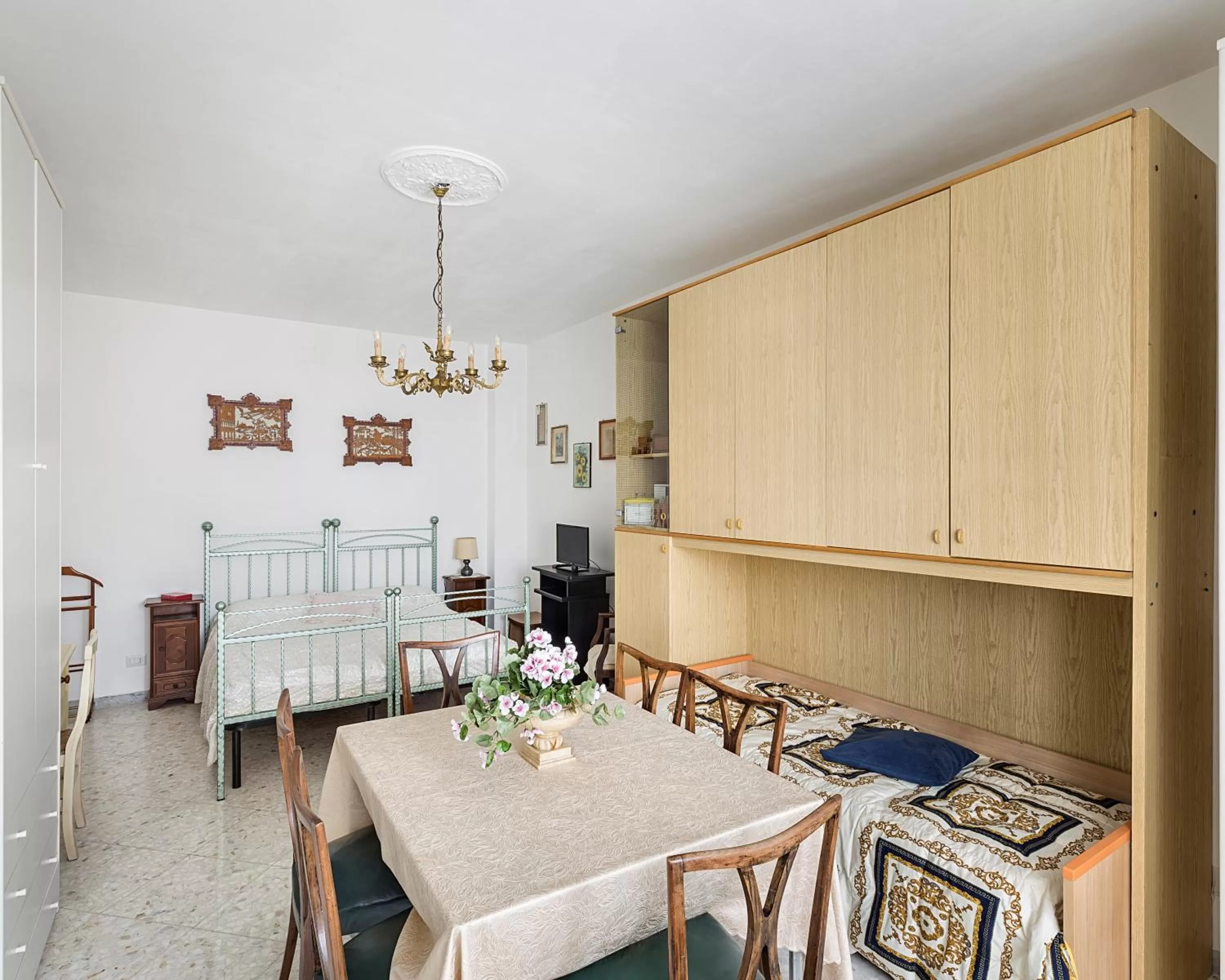 Restaurant/Places to Eat in B&B Limited Edition