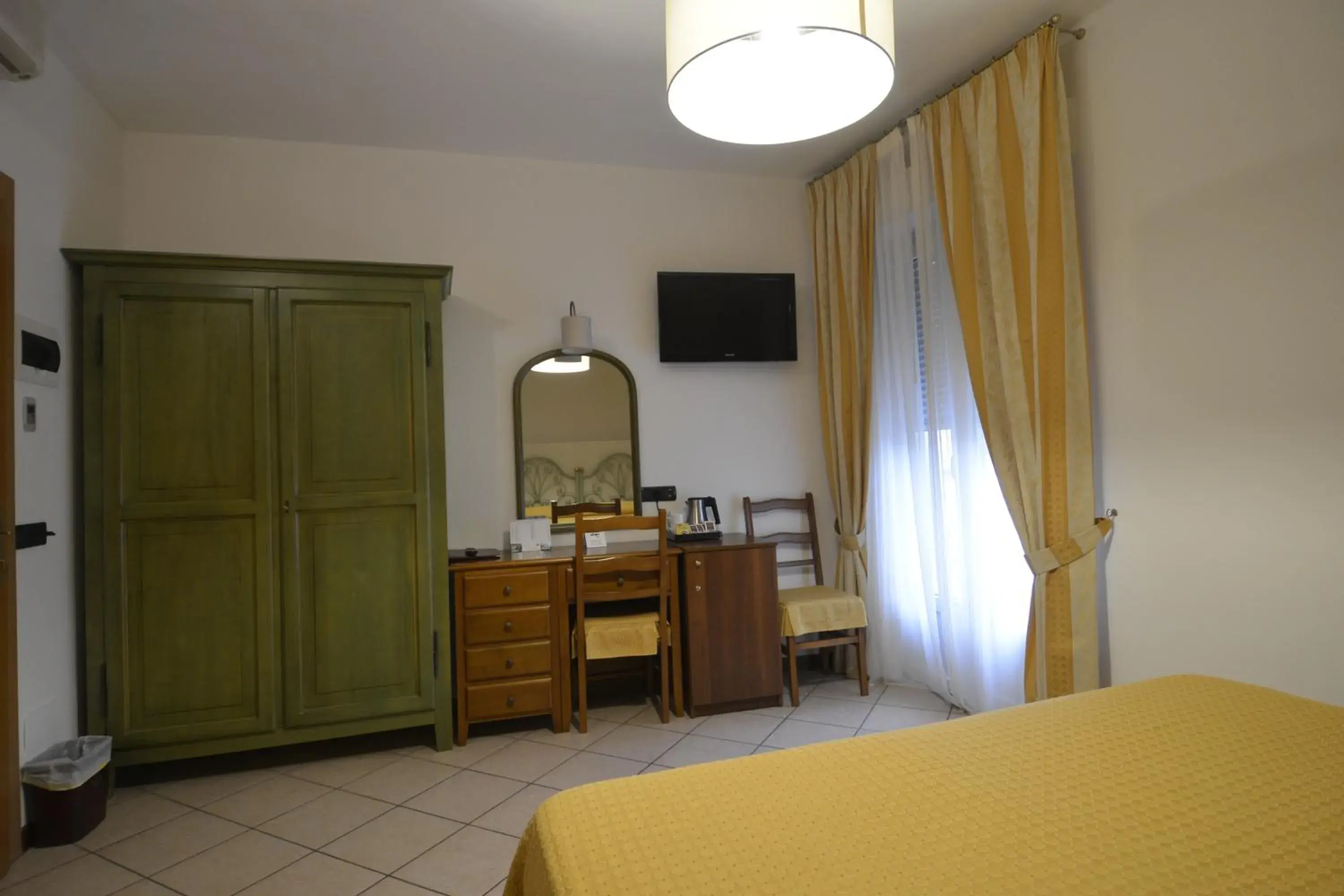 Photo of the whole room, Bed in Hotel Bisesti ***S