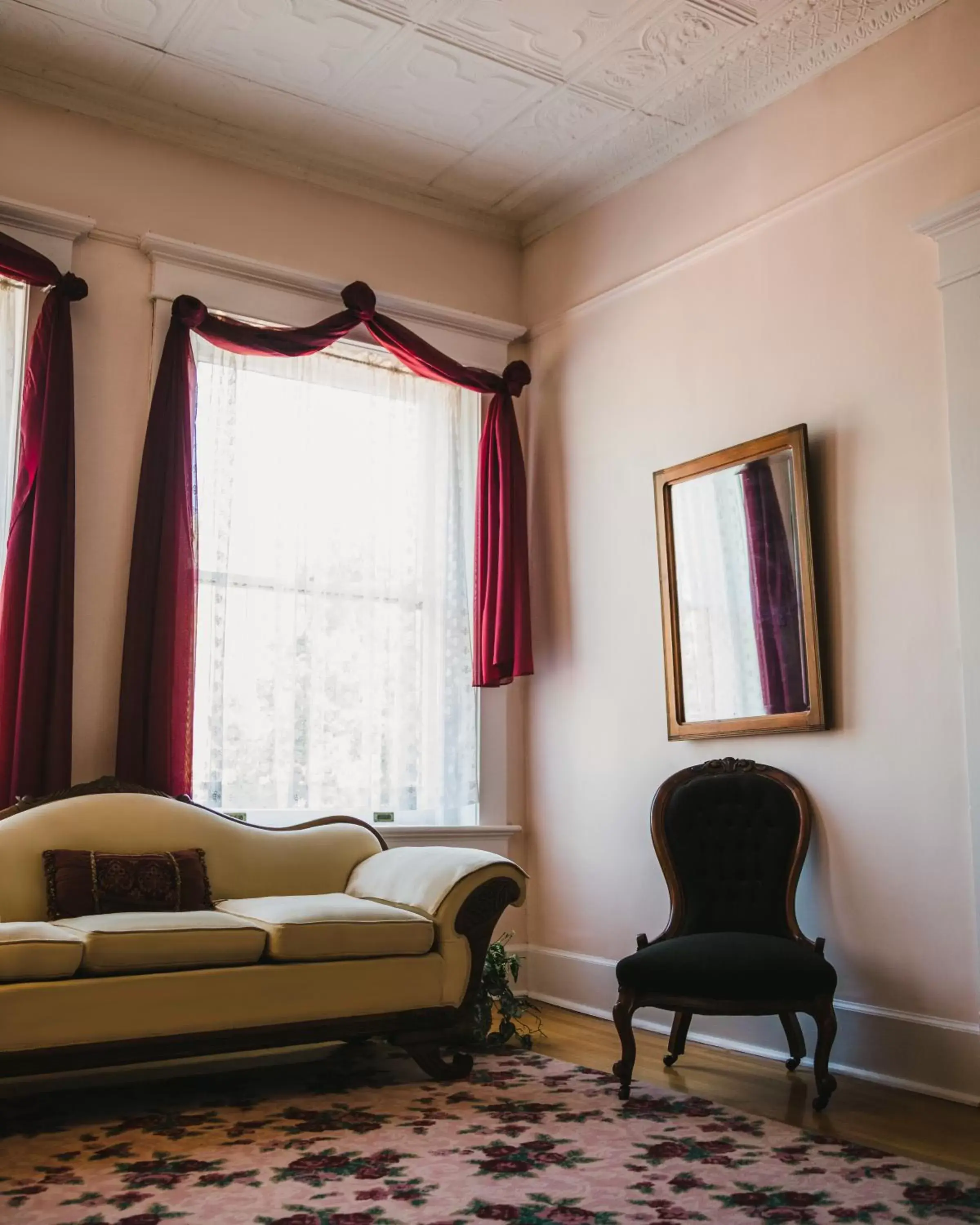 Communal lounge/ TV room, Seating Area in The Mansion at Elfindale