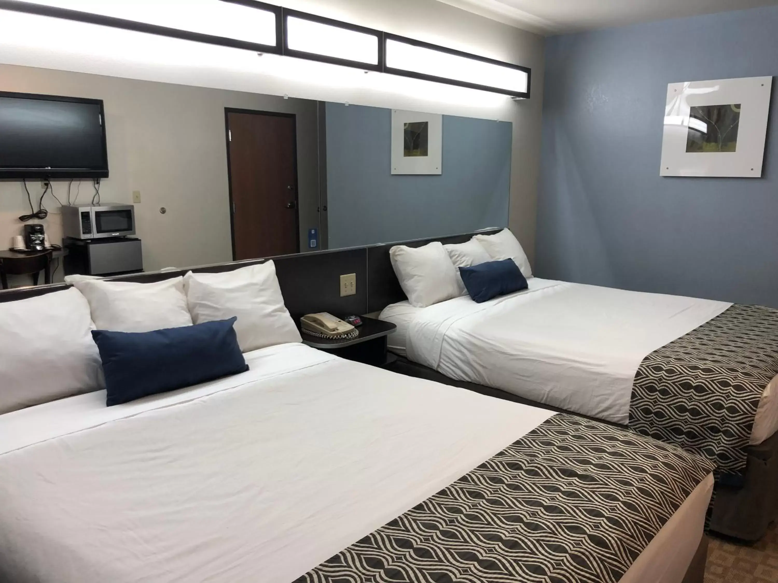 Bed in Microtel Inn & Suites by Wyndham Klamath Falls