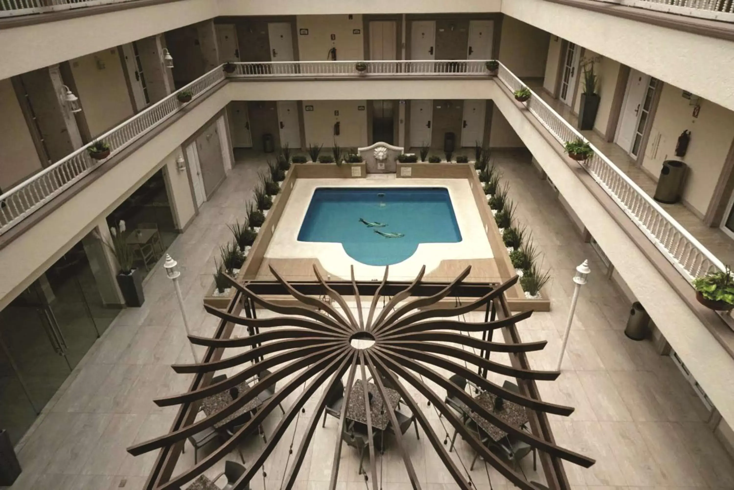 On site, Pool View in Best Western PLUS Monterrey Colón On site, Pool View in Best Western PLUS Monterrey Colón