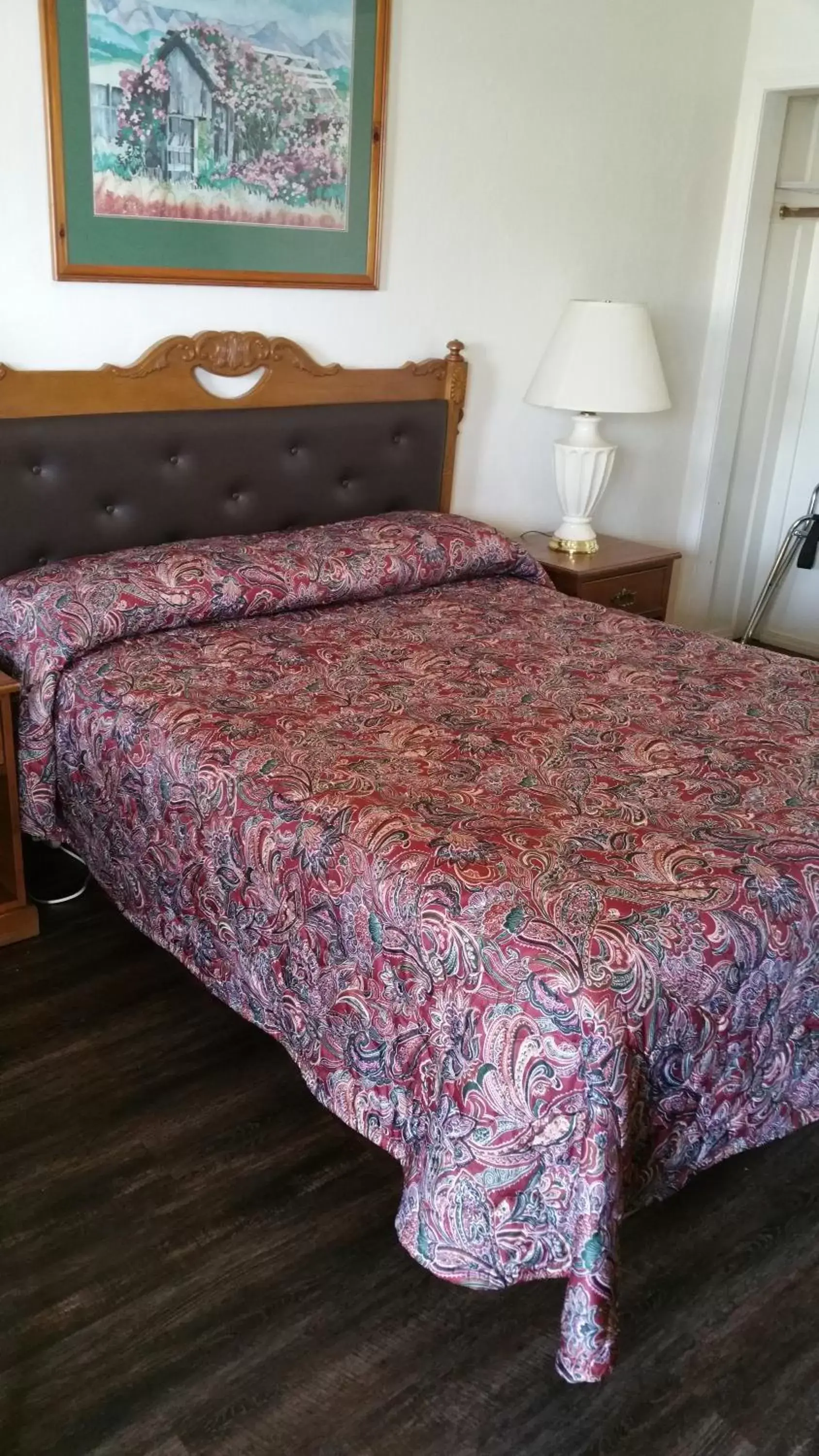 Bed in Ontario Inn