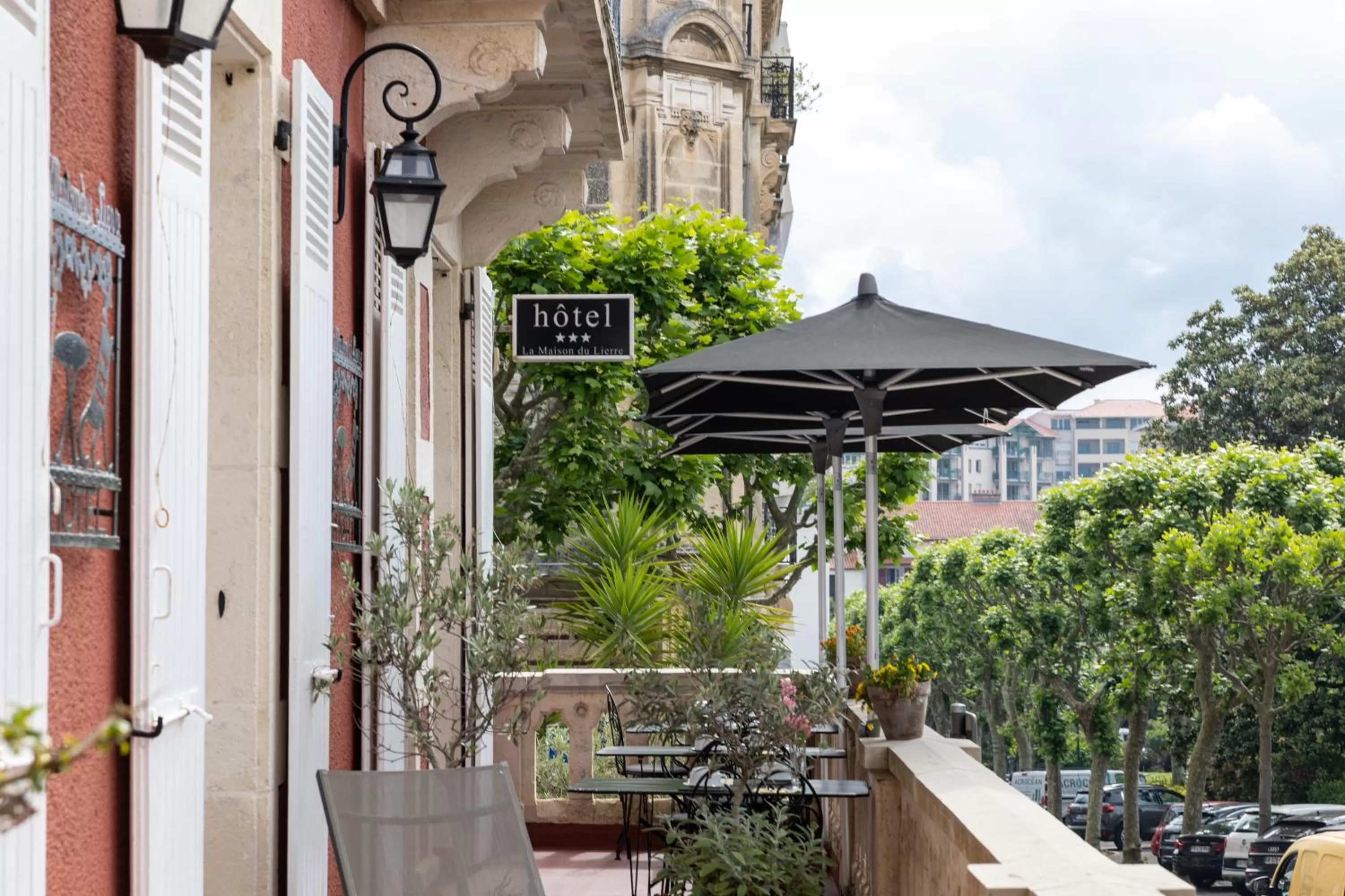 Balcony/Terrace in Hôtel & Espace Bien-être La Maison du Lierre