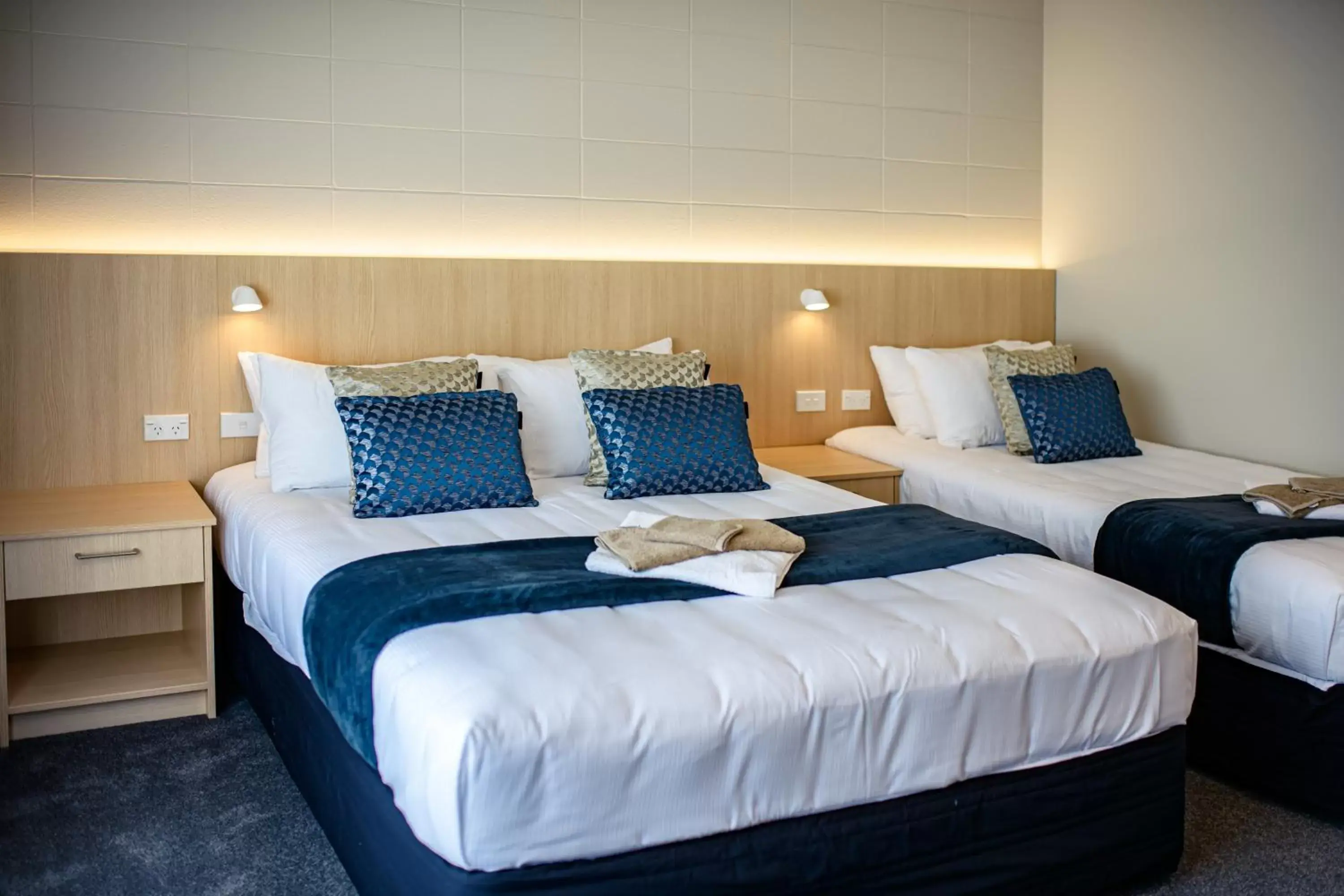 Bedroom, Bed in Takapuna International Motor Lodge
