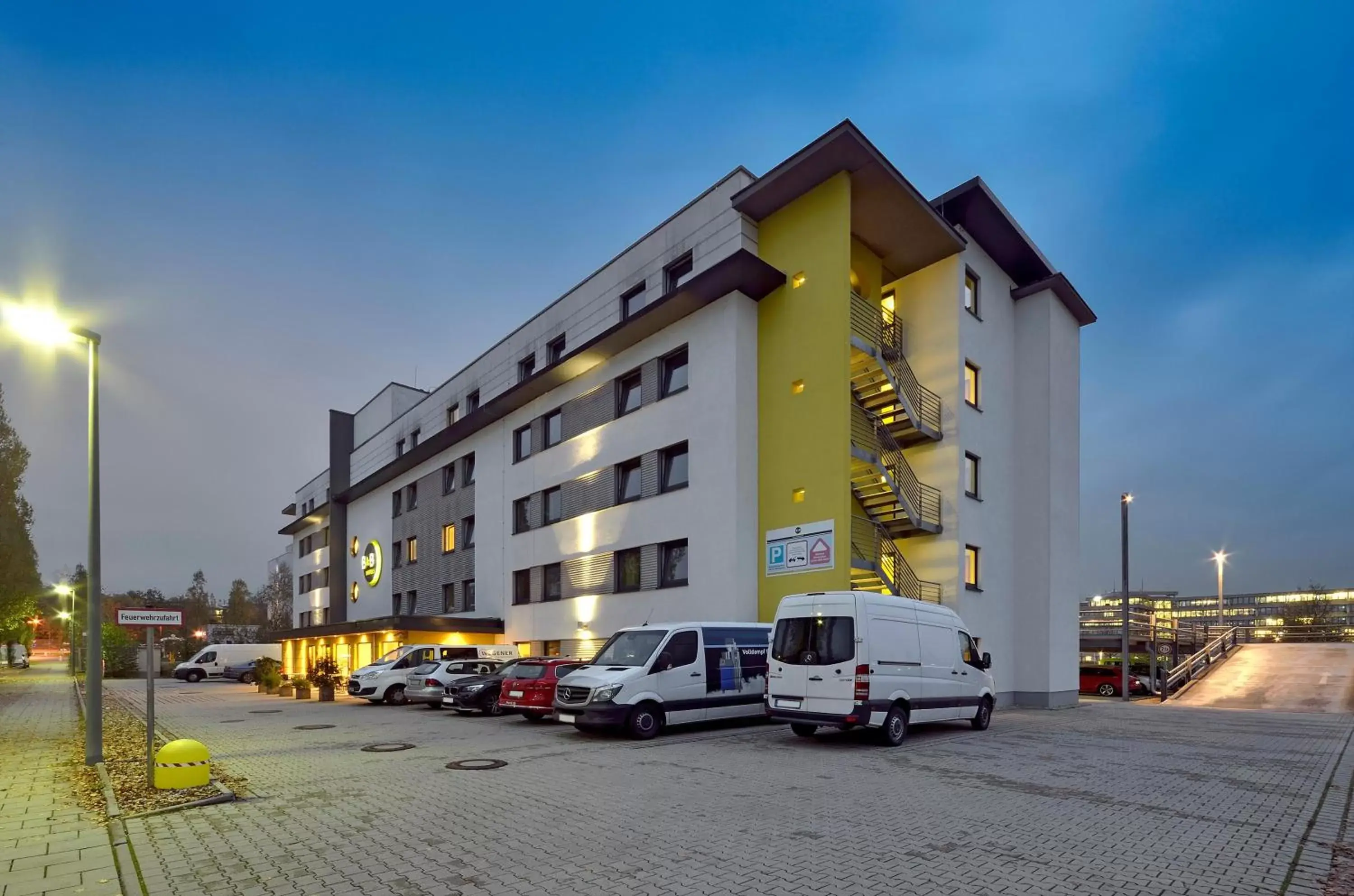 Property Building in B&B Hotel München Messe