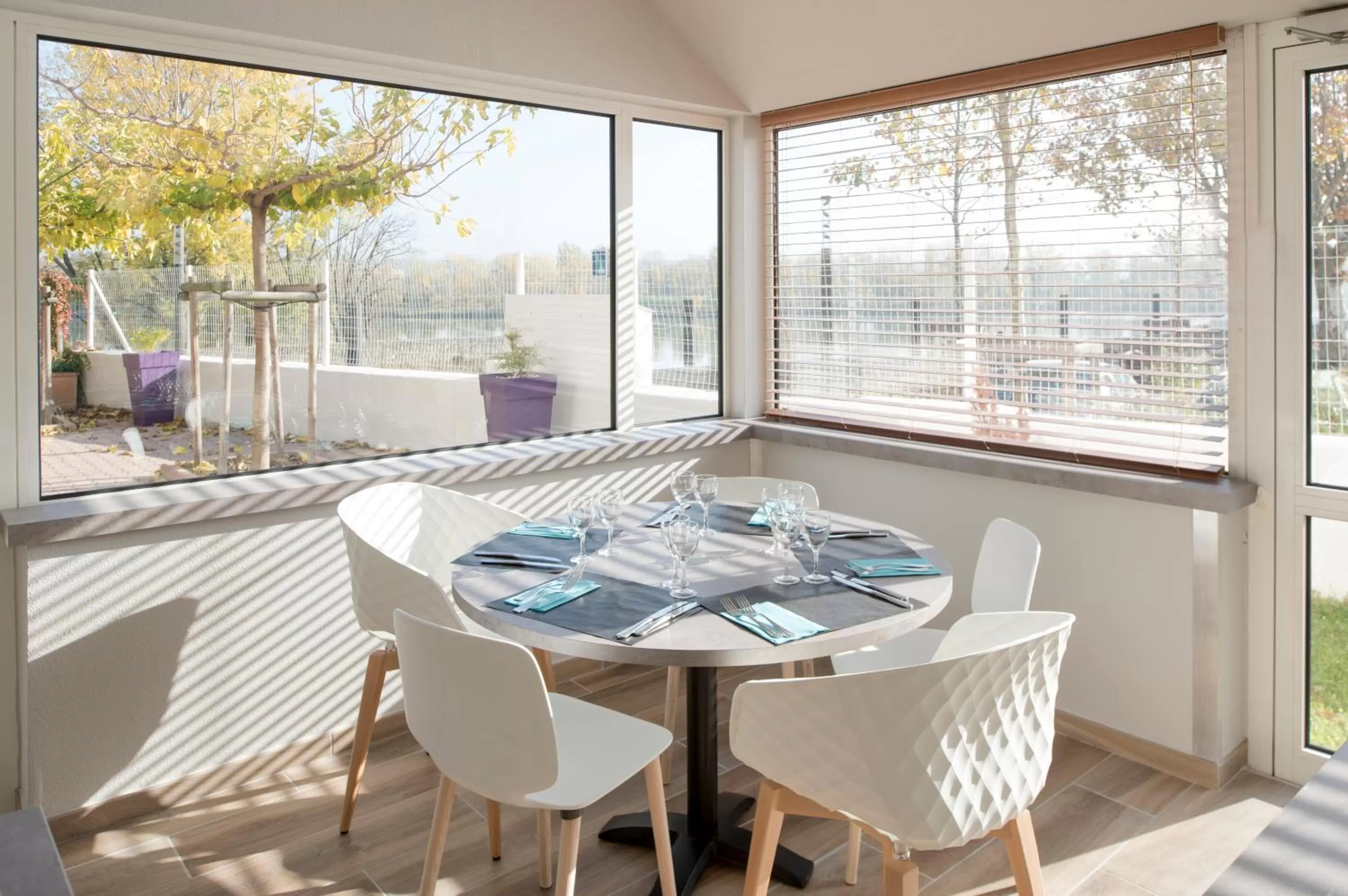 Restaurant/places to eat in Kyriad Hotel Lyon Givors