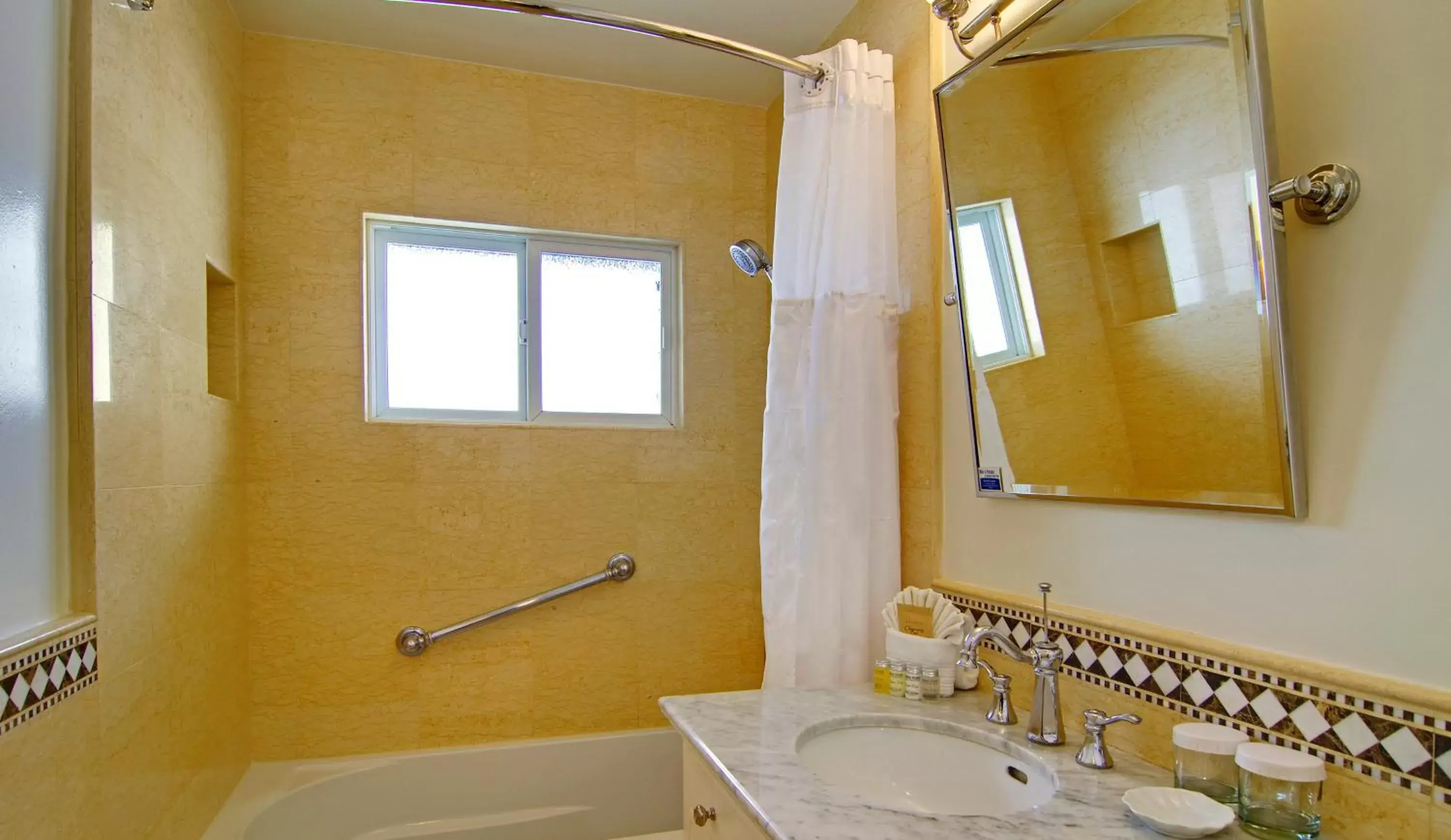 Bathroom in Wayside Inn