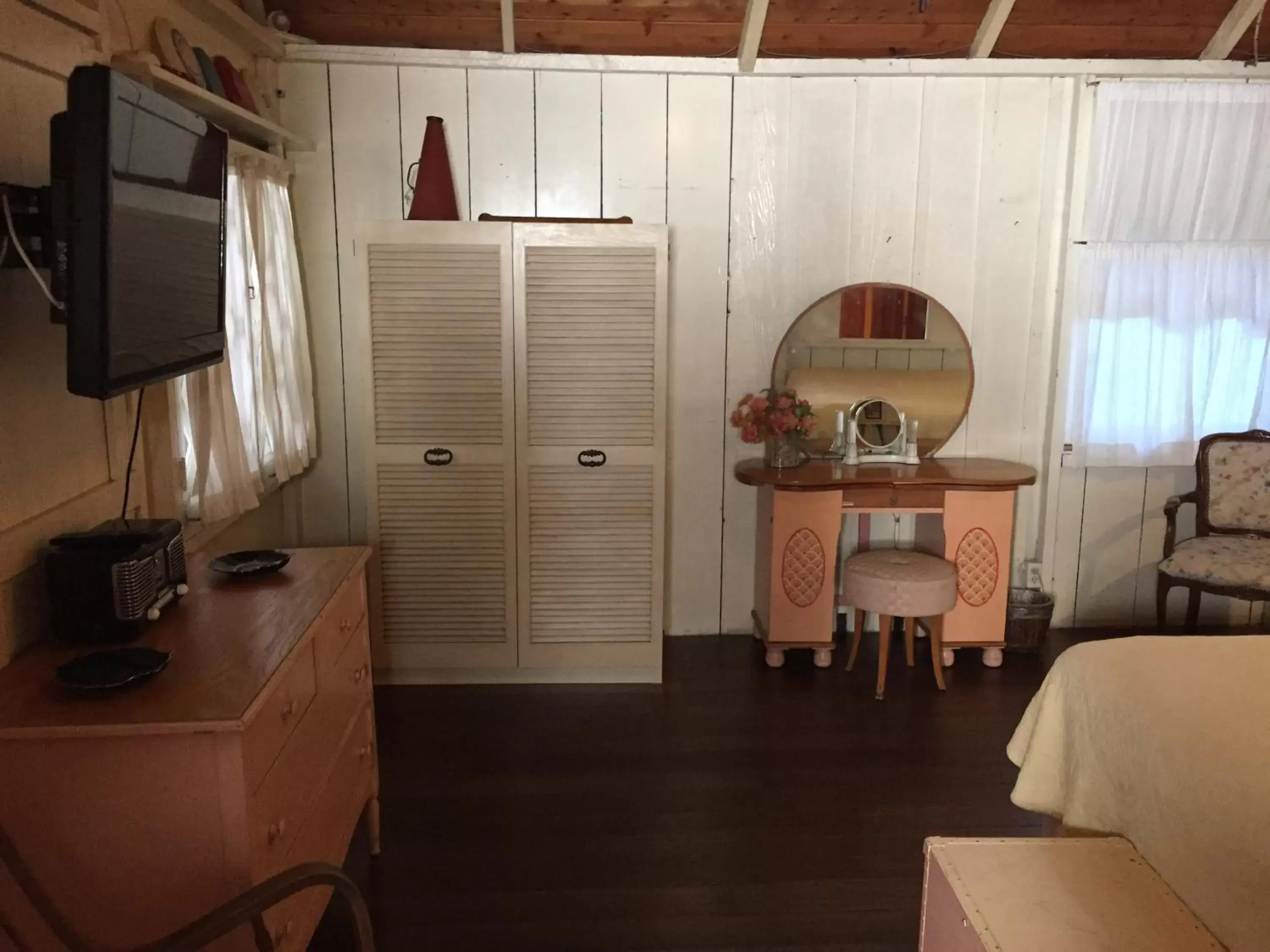 Bedroom, Kitchen/Kitchenette in Catalina Island Seacrest Inn