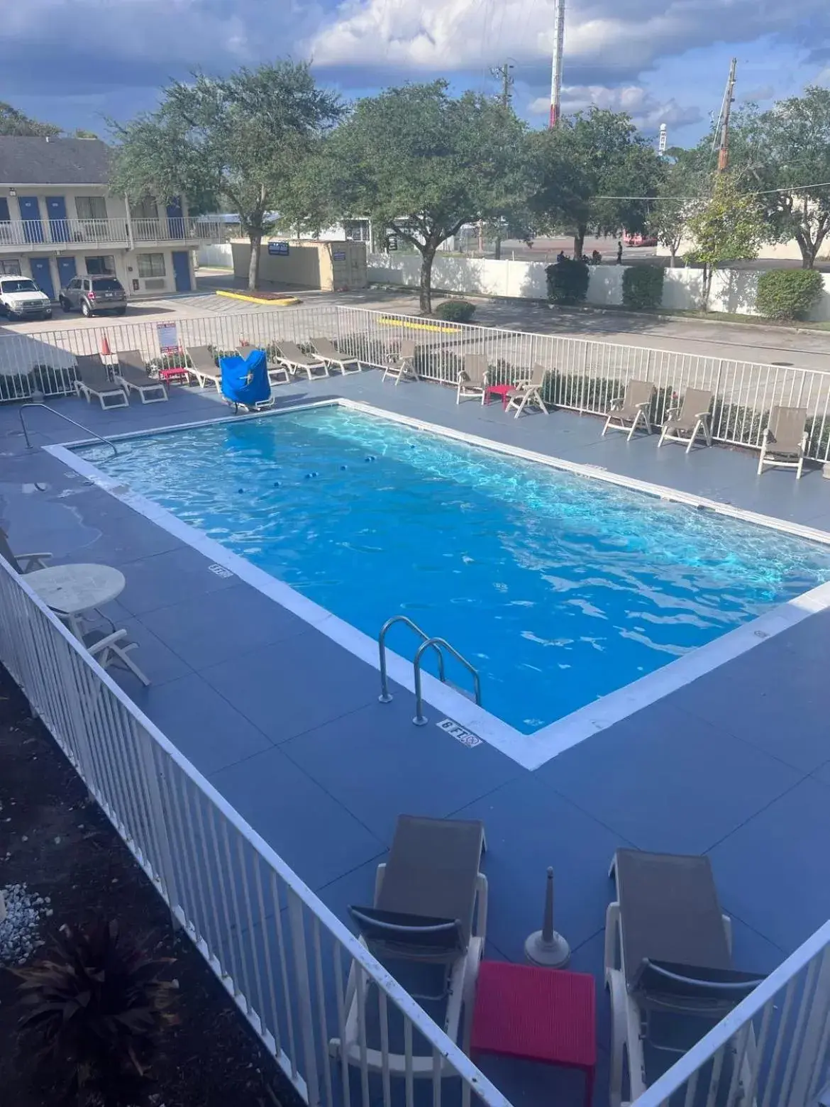 Swimming Pool in Motel 6-Orlando, FL - Winter Park