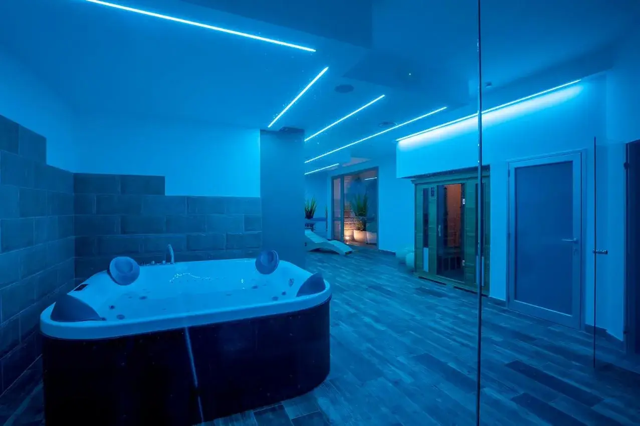 Spa and wellness centre/facilities, Bathroom in Sundeck Hotel