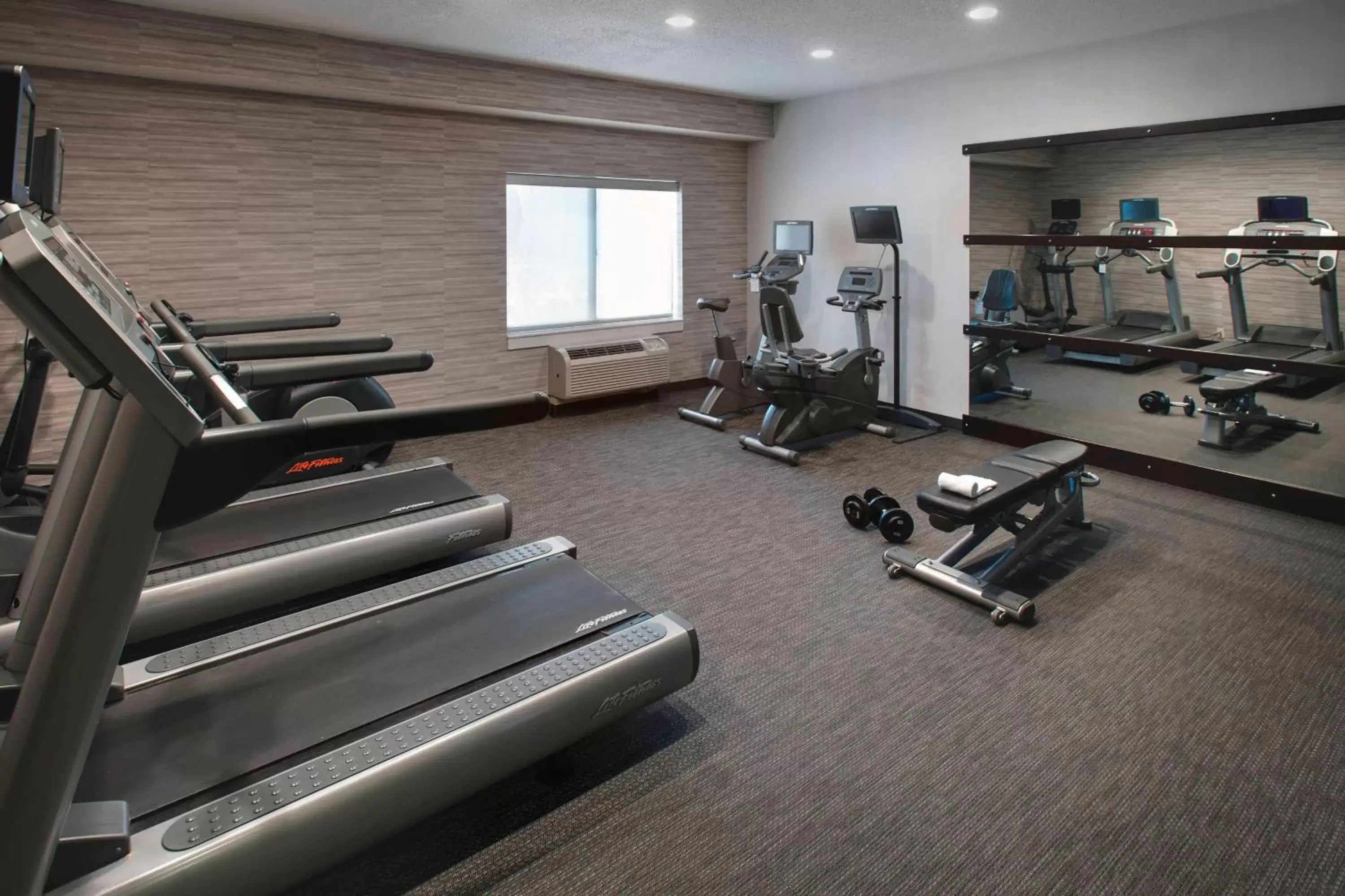 Fitness centre/facilities, Fitness Center/Facilities in Courtyard by Marriott Lebanon