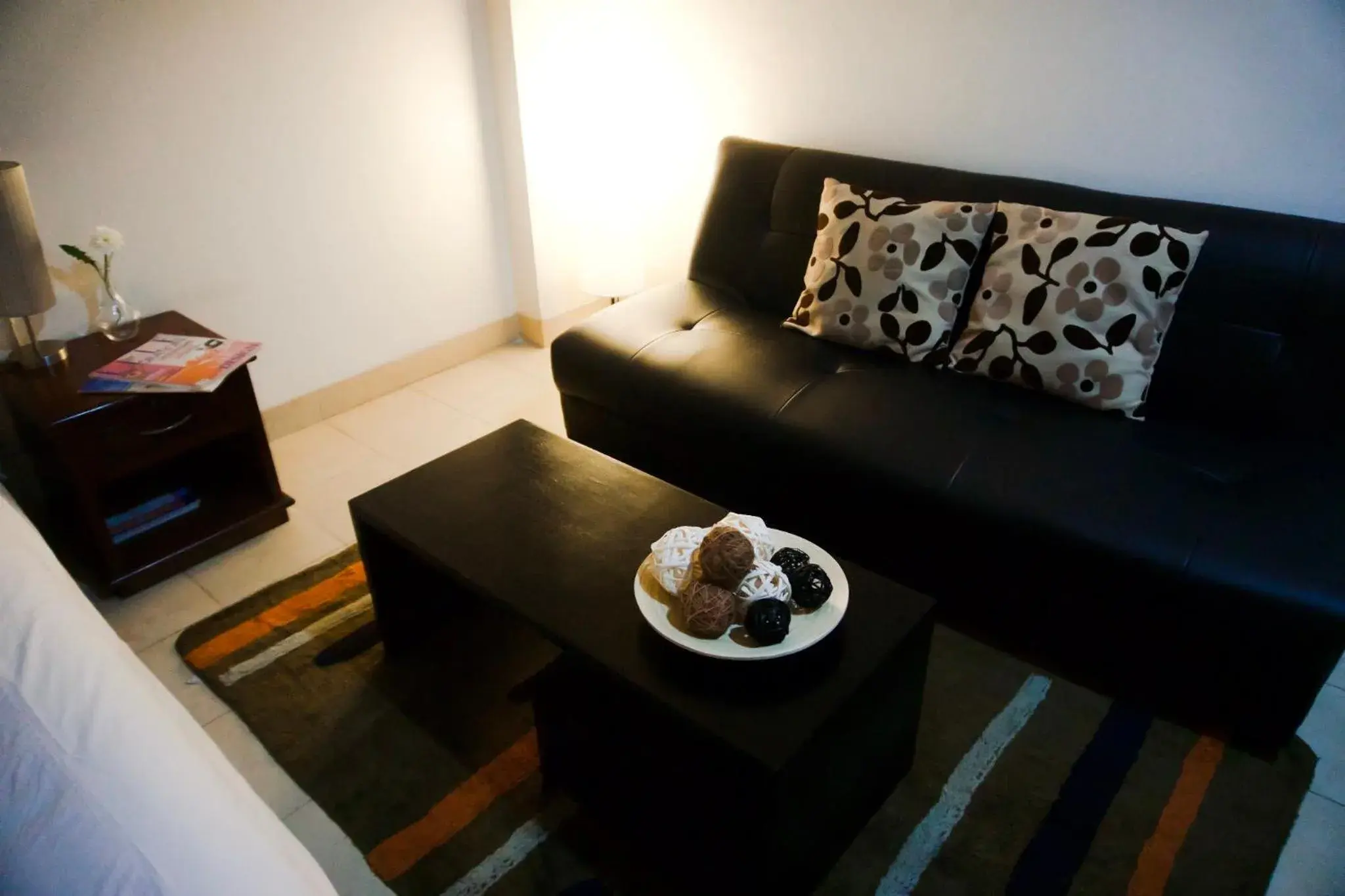 Photo of the whole room, Seating Area in Baan Boonanan Apartment