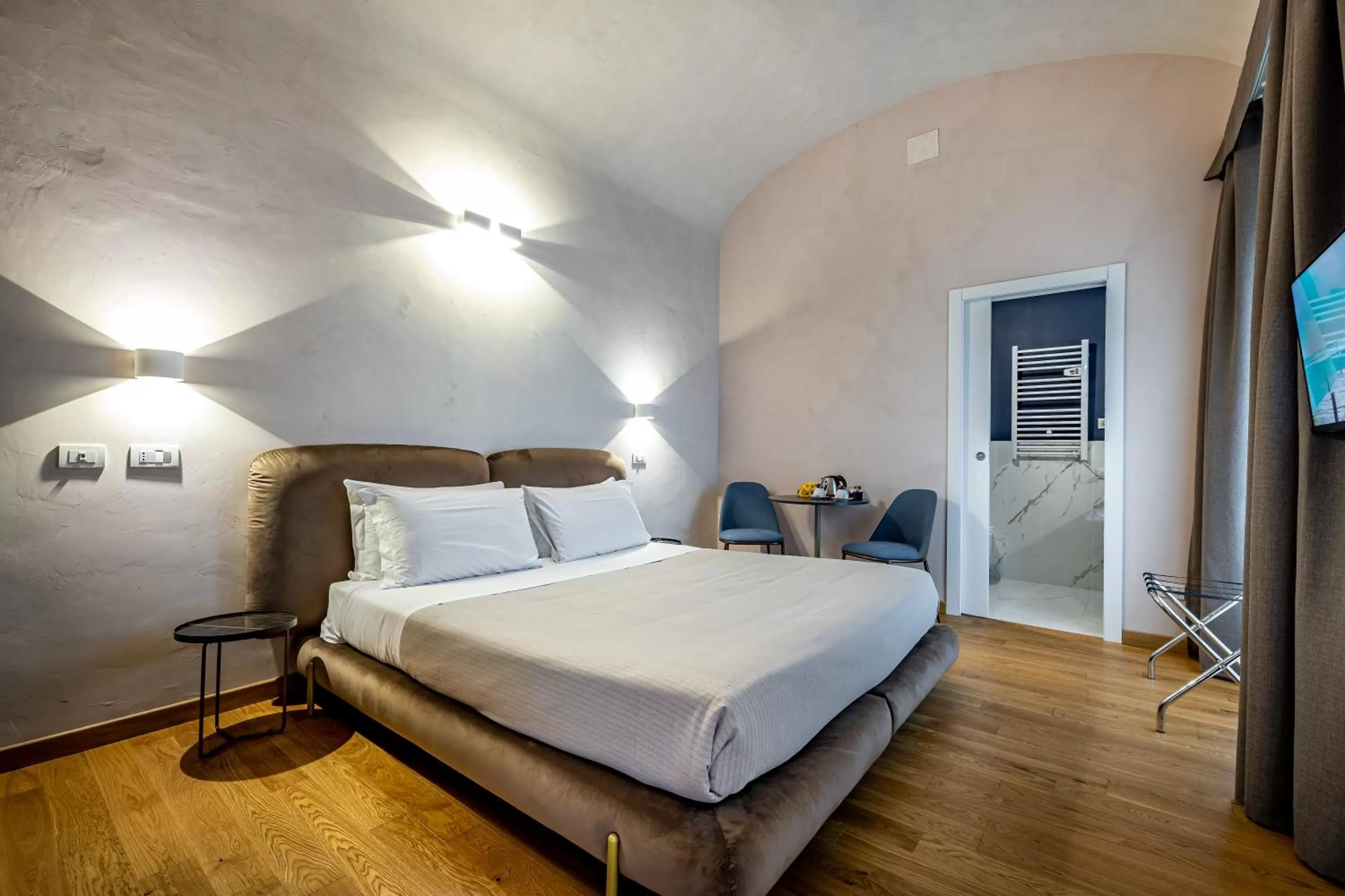 Photo of the whole room, Bed in Hotel La Scaletta al Ponte Vecchio