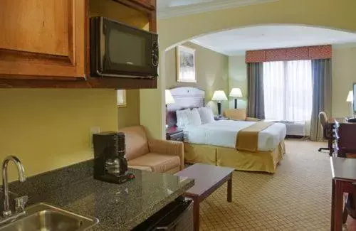 Photo of the whole room, TV/Entertainment Center in Holiday Inn Express Hotel & Suites Winnie, an IHG Hotel