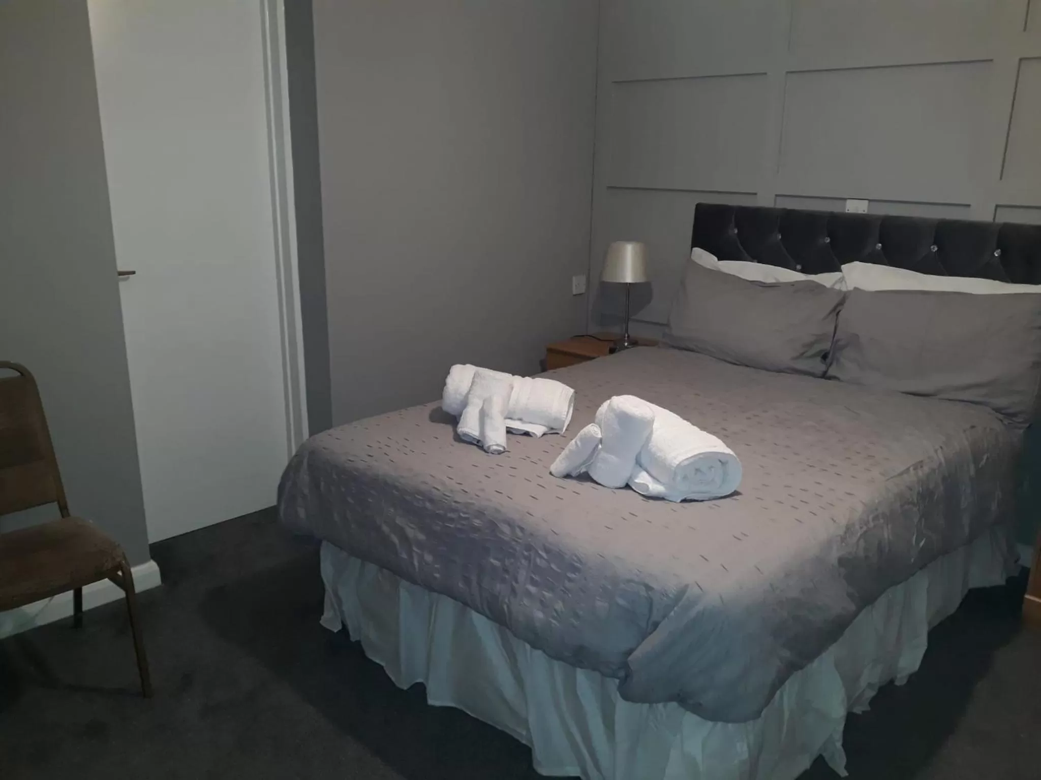 Deluxe Double Room with Shower in Newton House
