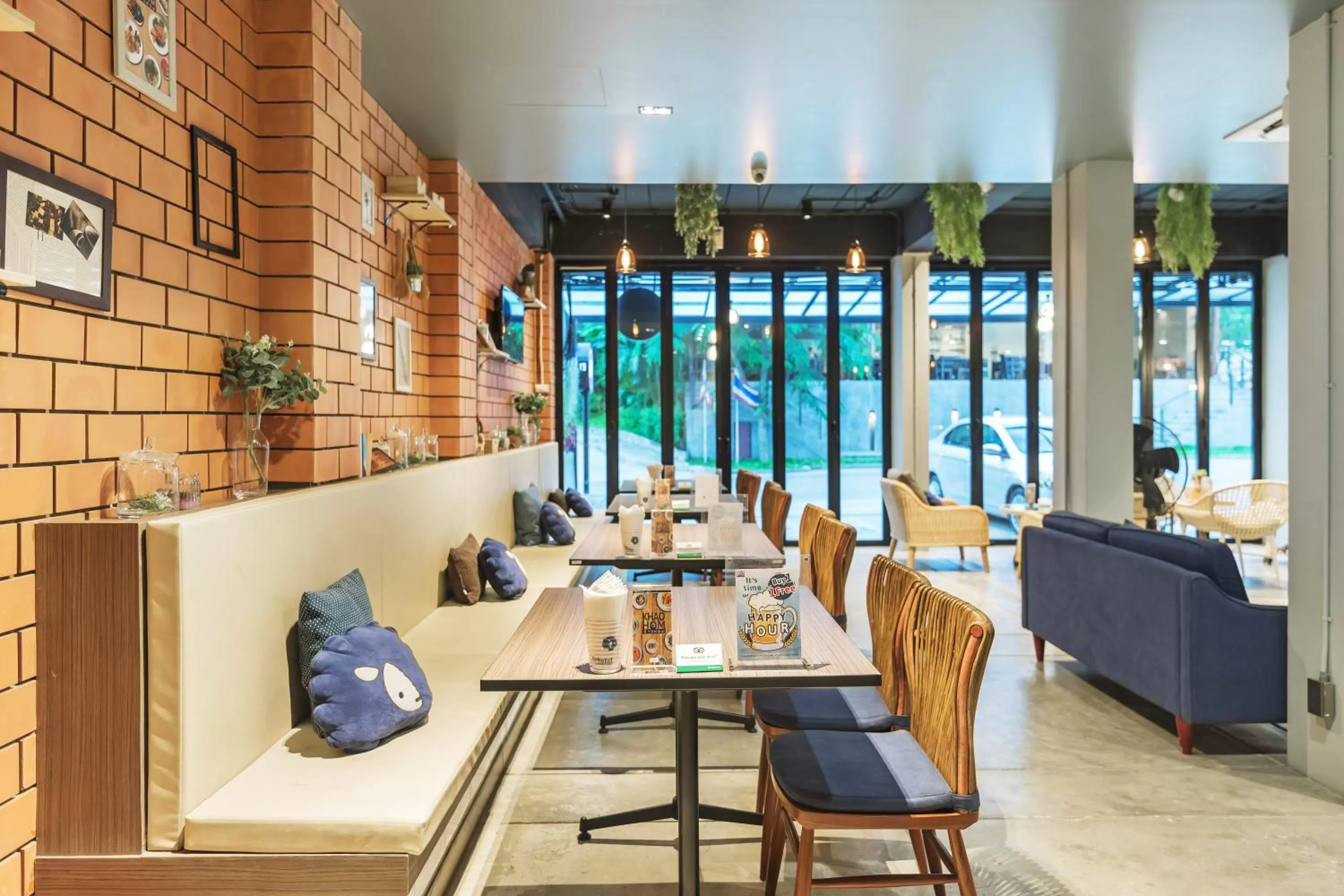 Communal lounge/ TV room in Kokotel Krabi Oasis