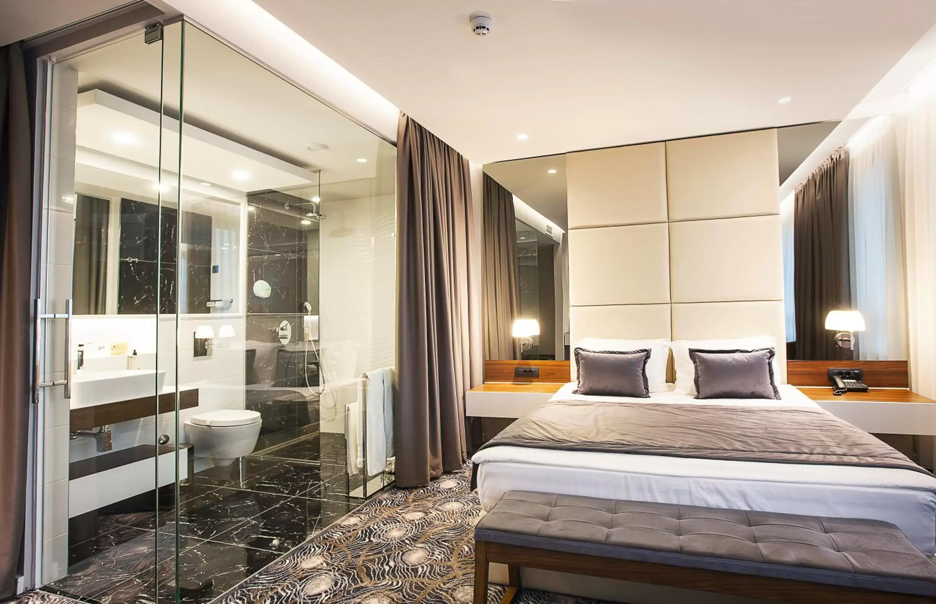 Shower, Bed in Sky Hotel